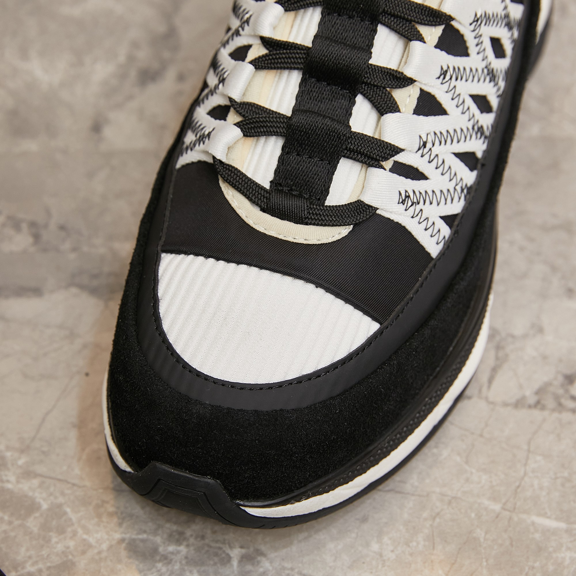 Chanel A貨黑白拼接厚底運動鞋 女士時尚百搭舒適潮鞋 新品設計款｜歐美奢侈品精品推薦