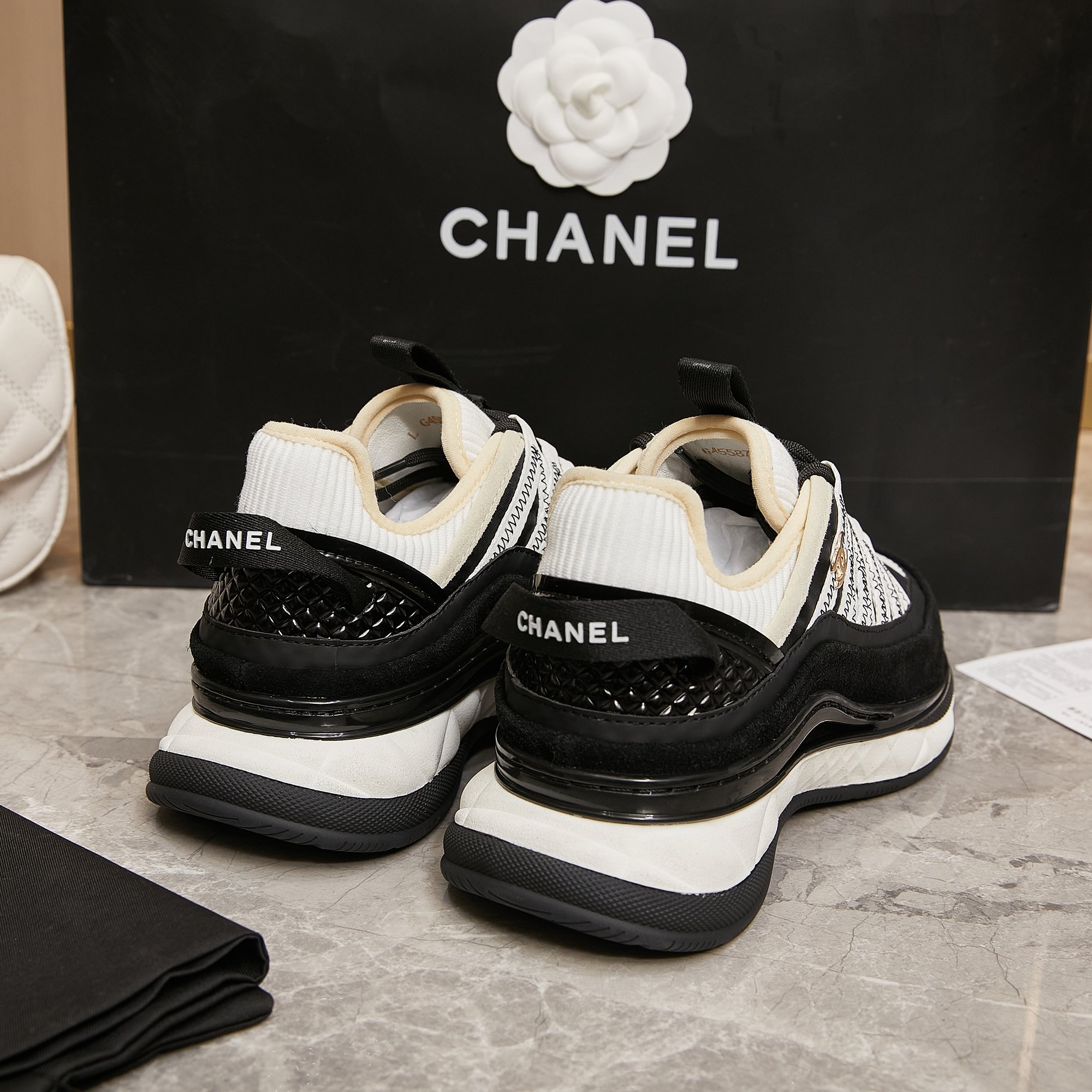 Chanel A貨黑白拼接厚底運動鞋 女士時尚百搭舒適潮鞋 新品設計款｜歐美奢侈品精品推薦