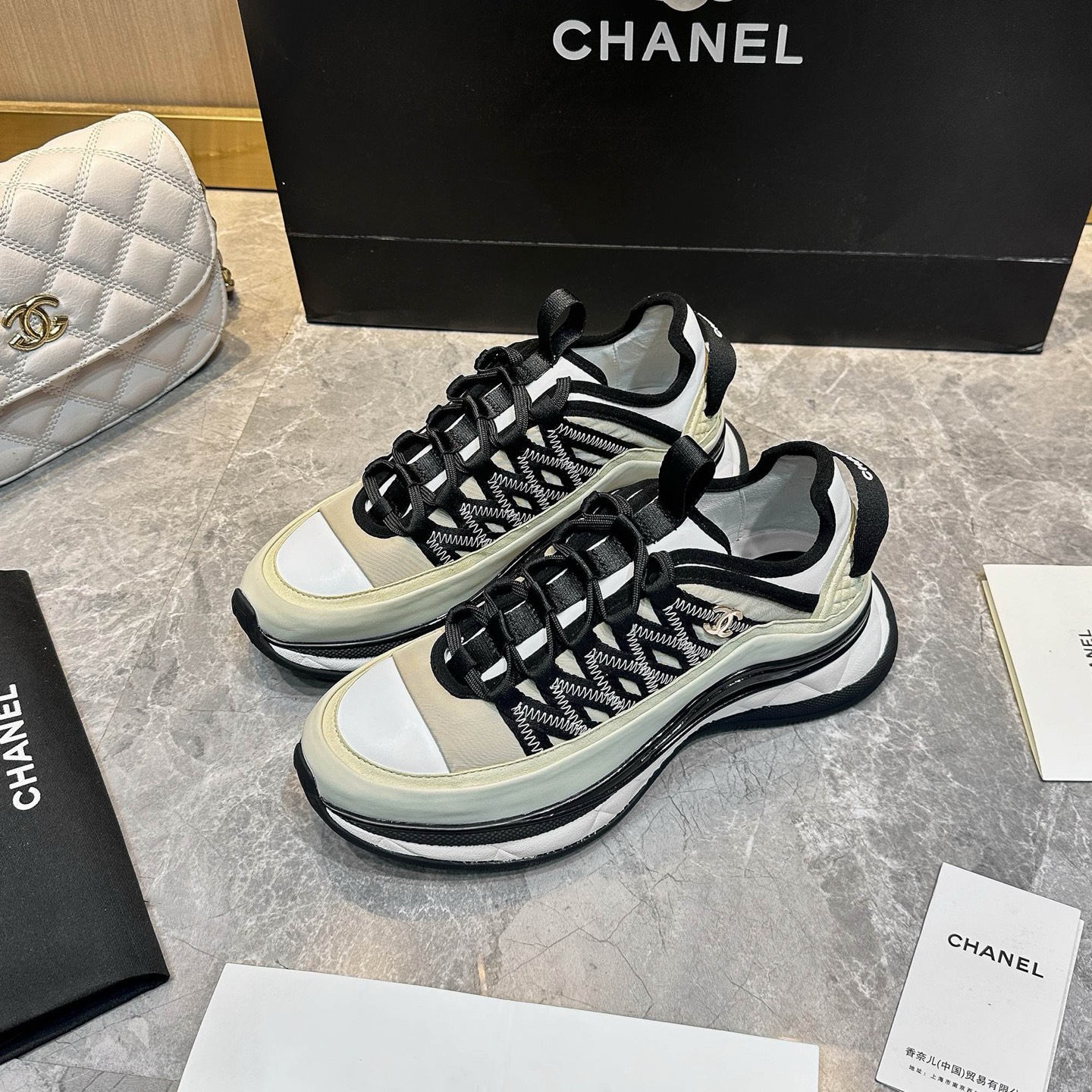 Chanel 原單米白拼黑厚底運動鞋 女士時尚潮流鞋款 百搭輕奢設計|超A仿原單精品圖片 13 Chanel 原單米白拼黑厚底運動鞋 女士時尚潮流鞋款 百搭輕奢設計|歐美奢侈品精品推薦