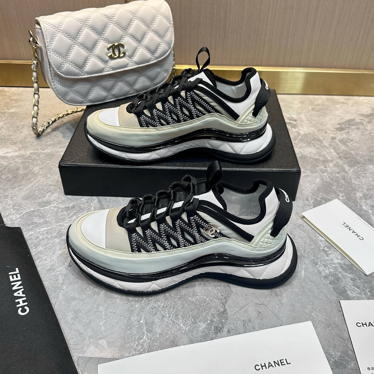 Chanel 原單米白拼黑厚底運動鞋 女士時尚潮流鞋款 百搭輕奢設計|超A仿原單精品圖片 11 Chanel 原單米白拼黑厚底運動鞋 女士時尚潮流鞋款 百搭輕奢設計|歐美奢侈品精品推薦
