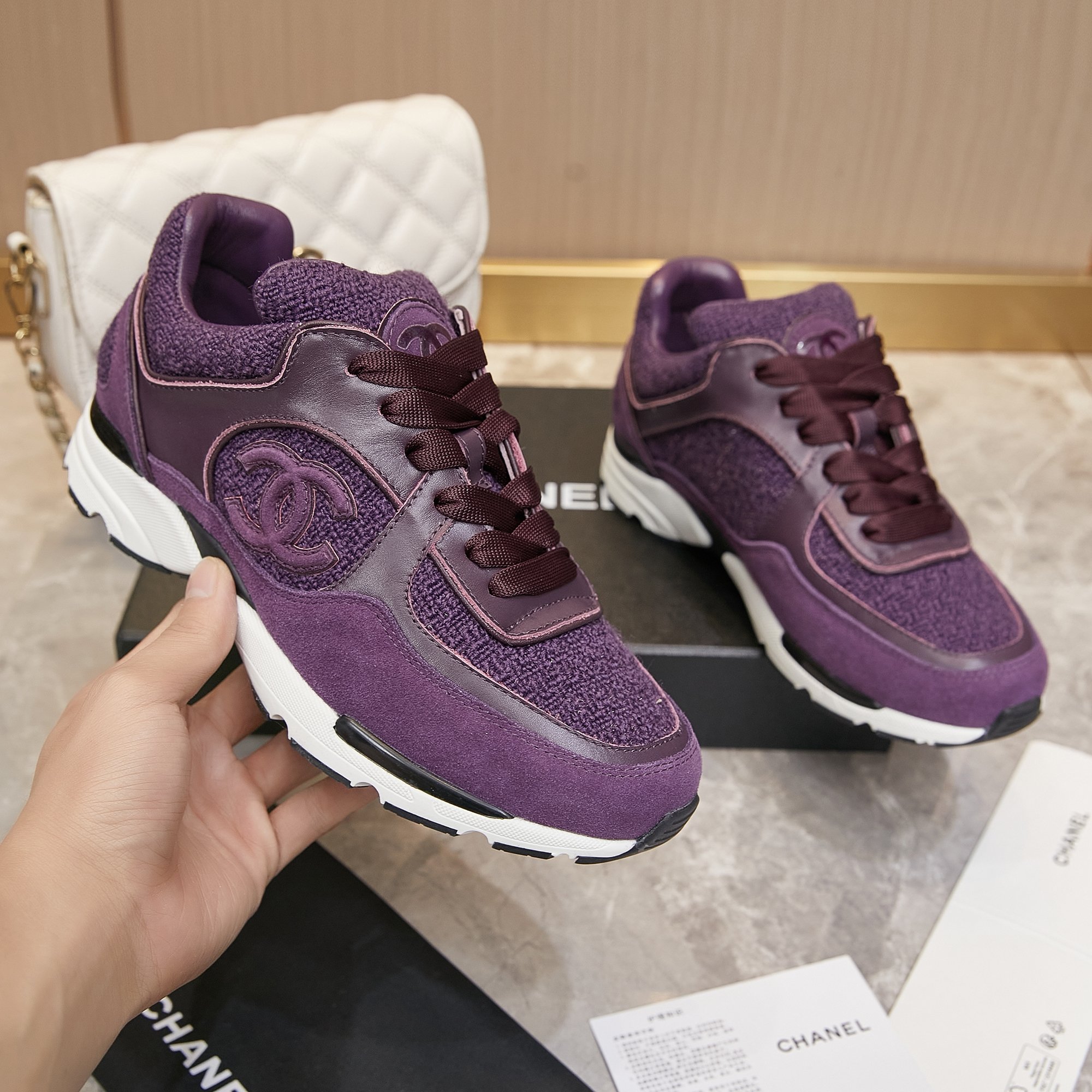 Chanel 高仿紫色麂皮拼布運動鞋 女士休閒百搭鞋款 時尚精品設計|超A仿原單精品圖片 12 Chanel 高仿紫色麂皮拼布運動鞋 女士休閒百搭鞋款 時尚精品設計|歐美奢侈品精品推薦