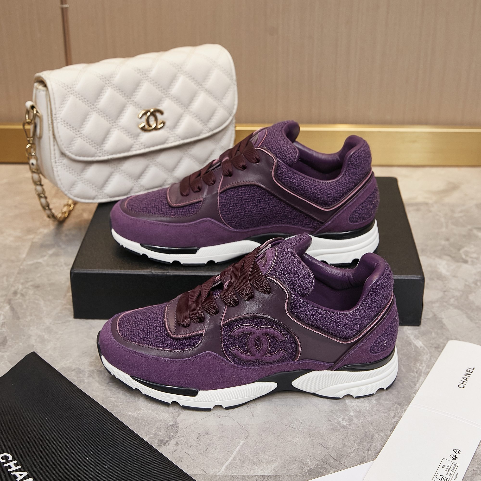 Chanel 高仿紫色麂皮拼布運動鞋 女士休閒百搭鞋款 時尚精品設計|超A仿原單精品圖片 11 Chanel 高仿紫色麂皮拼布運動鞋 女士休閒百搭鞋款 時尚精品設計|歐美奢侈品精品推薦