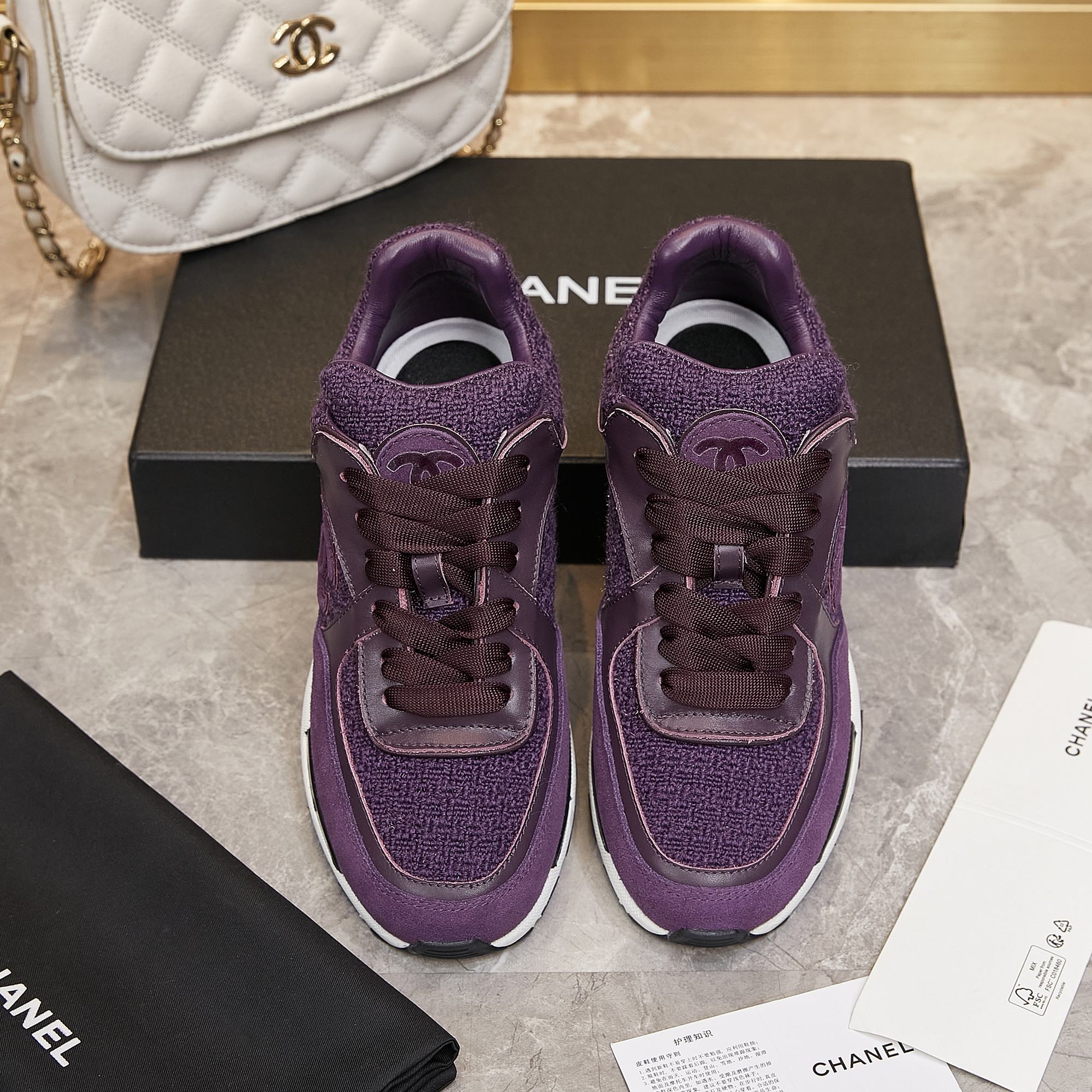 Chanel 高仿紫色麂皮拼布運動鞋 女士休閒百搭鞋款 時尚精品設計|超A仿原單精品圖片 10 Chanel 高仿紫色麂皮拼布運動鞋 女士休閒百搭鞋款 時尚精品設計|歐美奢侈品精品推薦
