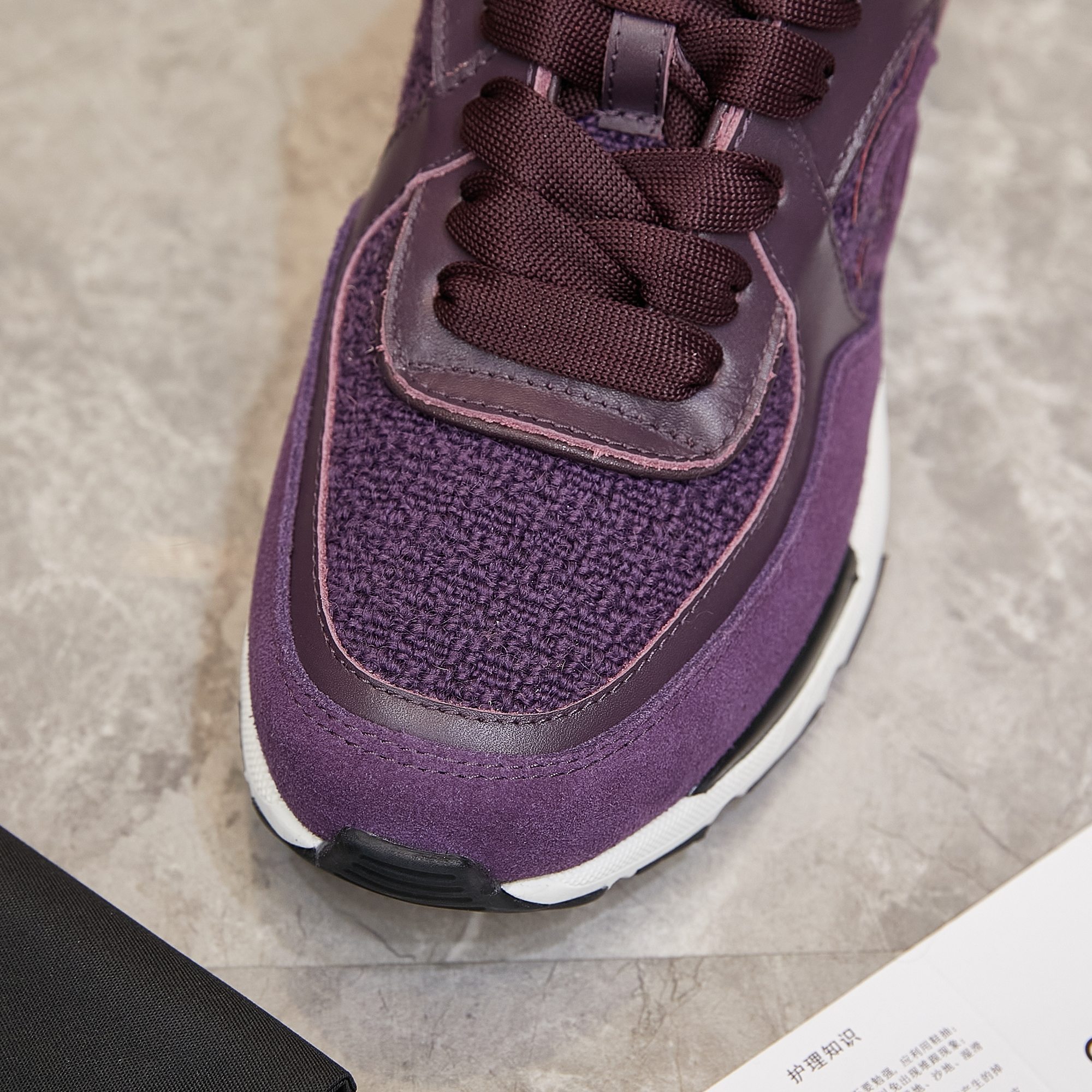 Chanel 高仿紫色麂皮拼布運動鞋 女士休閒百搭鞋款 時尚精品設計|超A仿原單精品圖片 9 Chanel 高仿紫色麂皮拼布運動鞋 女士休閒百搭鞋款 時尚精品設計|歐美奢侈品精品推薦