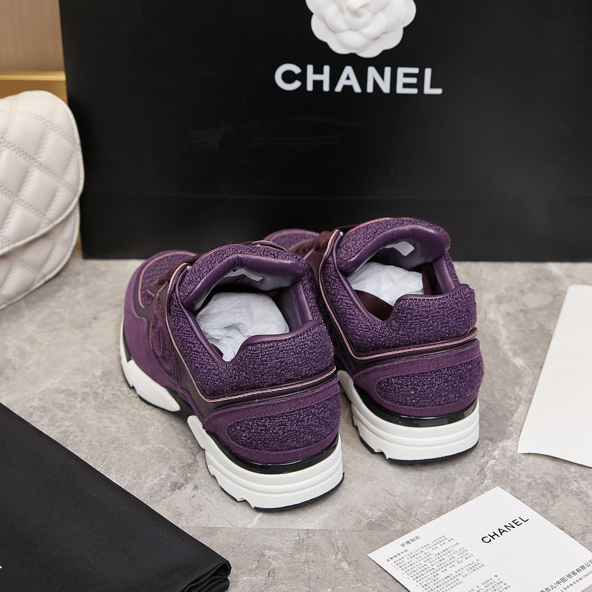 Chanel 高仿紫色麂皮拼布運動鞋 女士休閒百搭鞋款 時尚精品設計|超A仿原單精品圖片 7 Chanel 高仿紫色麂皮拼布運動鞋 女士休閒百搭鞋款 時尚精品設計|歐美奢侈品精品推薦