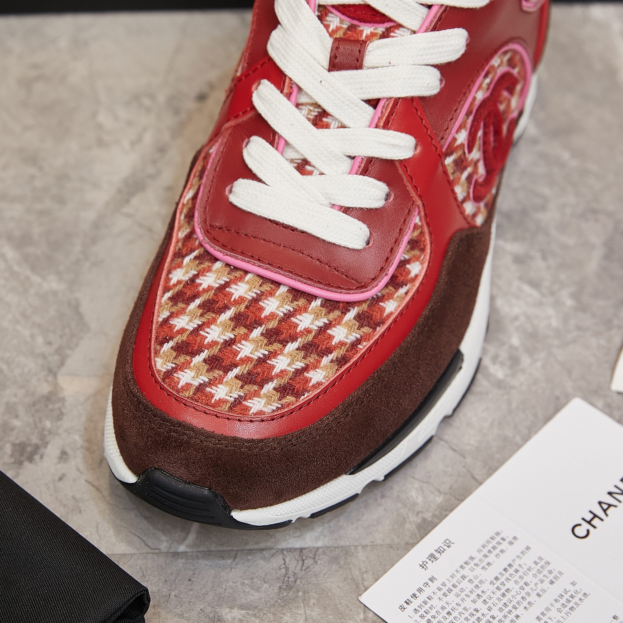 Chanel 一比一紅色千鳥格拼皮運動鞋 女士時尚潮鞋 秋冬限定款｜歐美奢侈品精品推薦