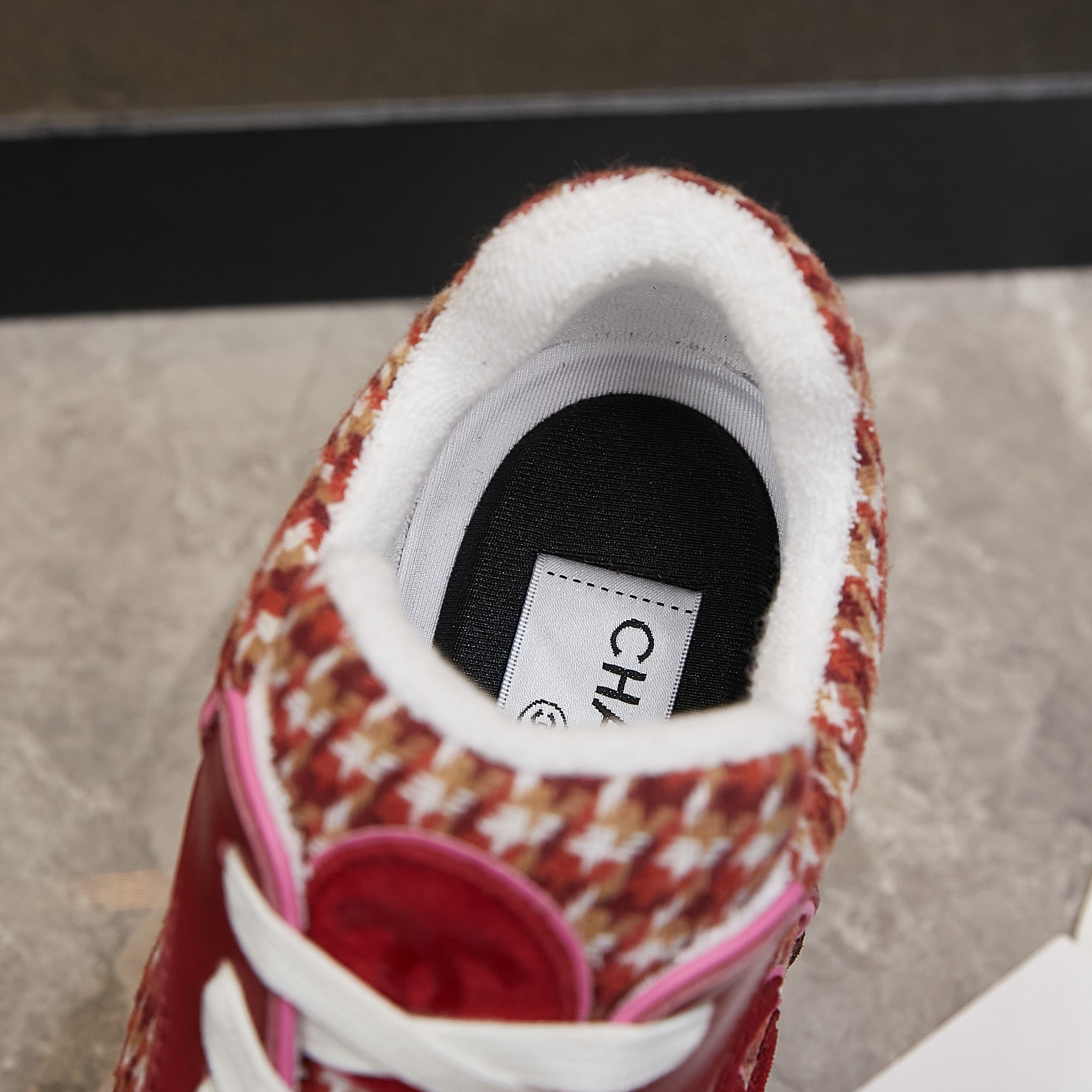 Chanel 一比一紅色千鳥格拼皮運動鞋 女士時尚潮鞋 秋冬限定款｜歐美奢侈品精品推薦