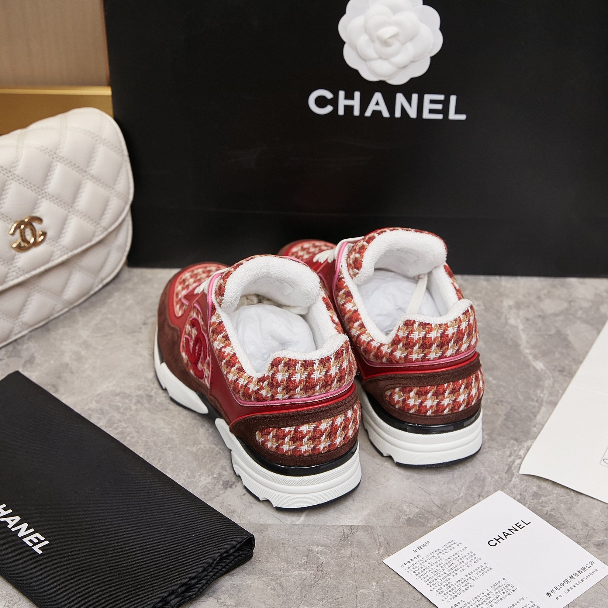 Chanel 一比一紅色千鳥格拼皮運動鞋 女士時尚潮鞋 秋冬限定款｜歐美奢侈品精品推薦