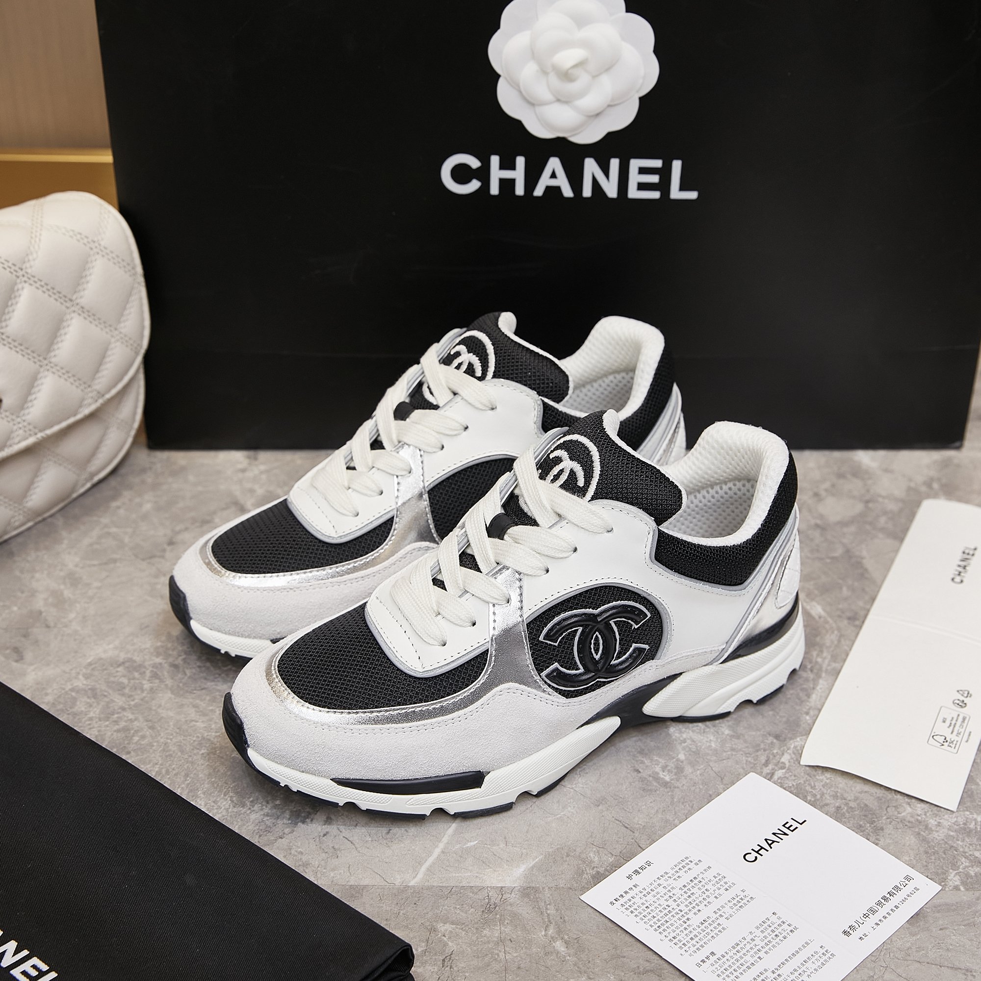 Chanel 高仿黑白拼接運動鞋 女士時尚休閒鞋 百搭輕奢設計款｜歐美奢侈品精品推薦