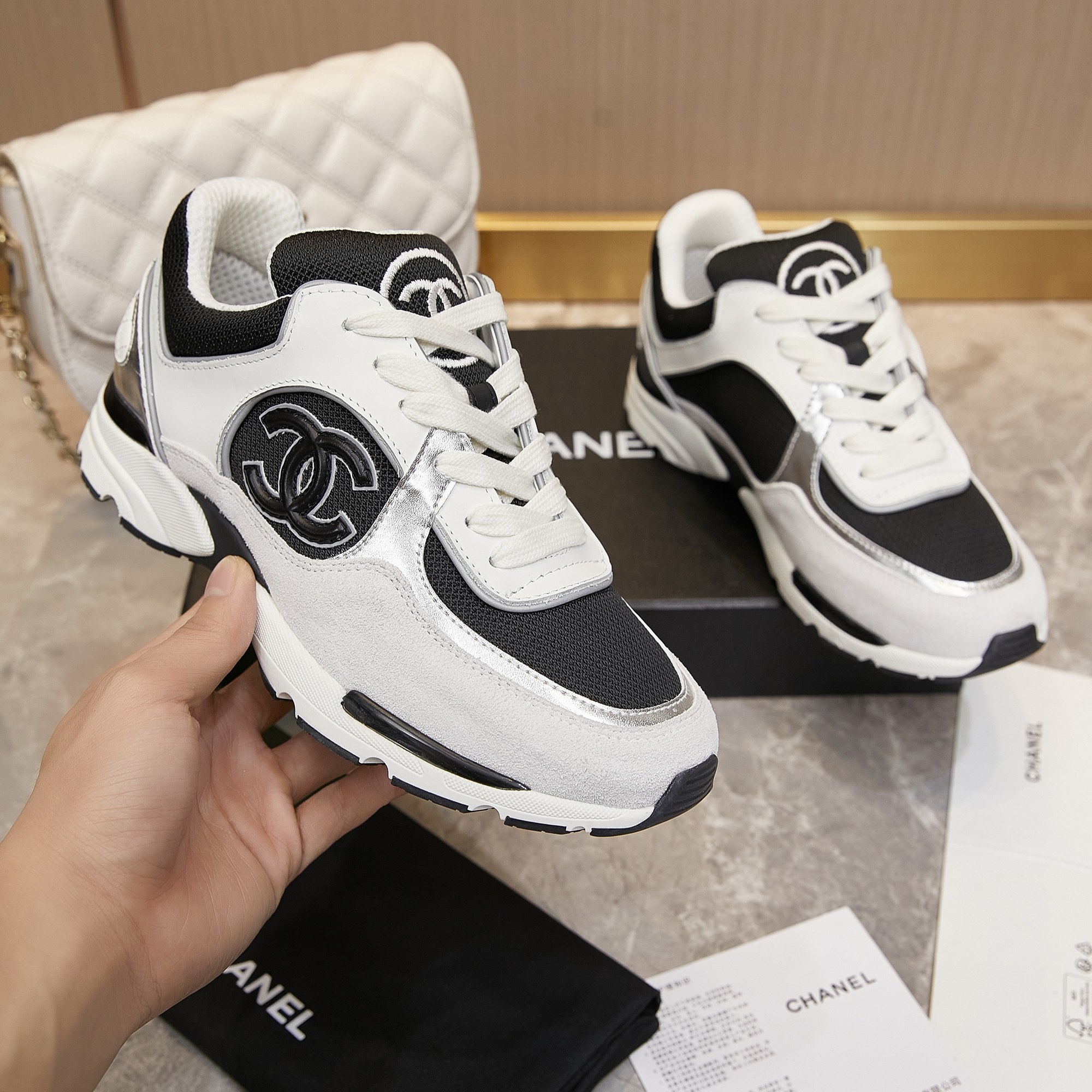 Chanel 高仿黑白拼接運動鞋 女士時尚休閒鞋 百搭輕奢設計款｜歐美奢侈品精品推薦