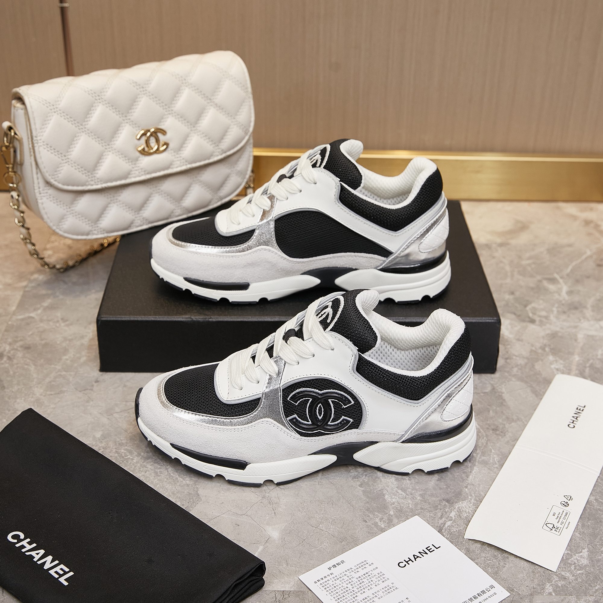 Chanel 高仿黑白拼接運動鞋 女士時尚休閒鞋 百搭輕奢設計款｜歐美奢侈品精品推薦