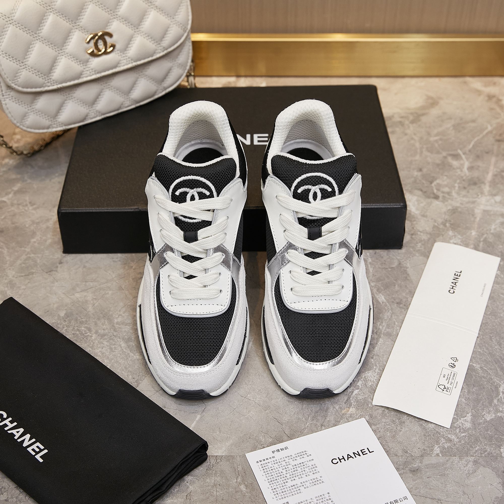 Chanel 高仿黑白拼接運動鞋 女士時尚休閒鞋 百搭輕奢設計款｜歐美奢侈品精品推薦