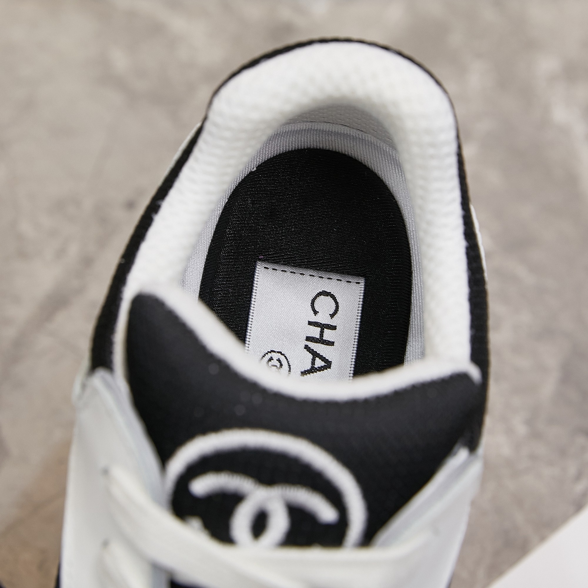 Chanel 高仿黑白拼接運動鞋 女士時尚休閒鞋 百搭輕奢設計款｜歐美奢侈品精品推薦