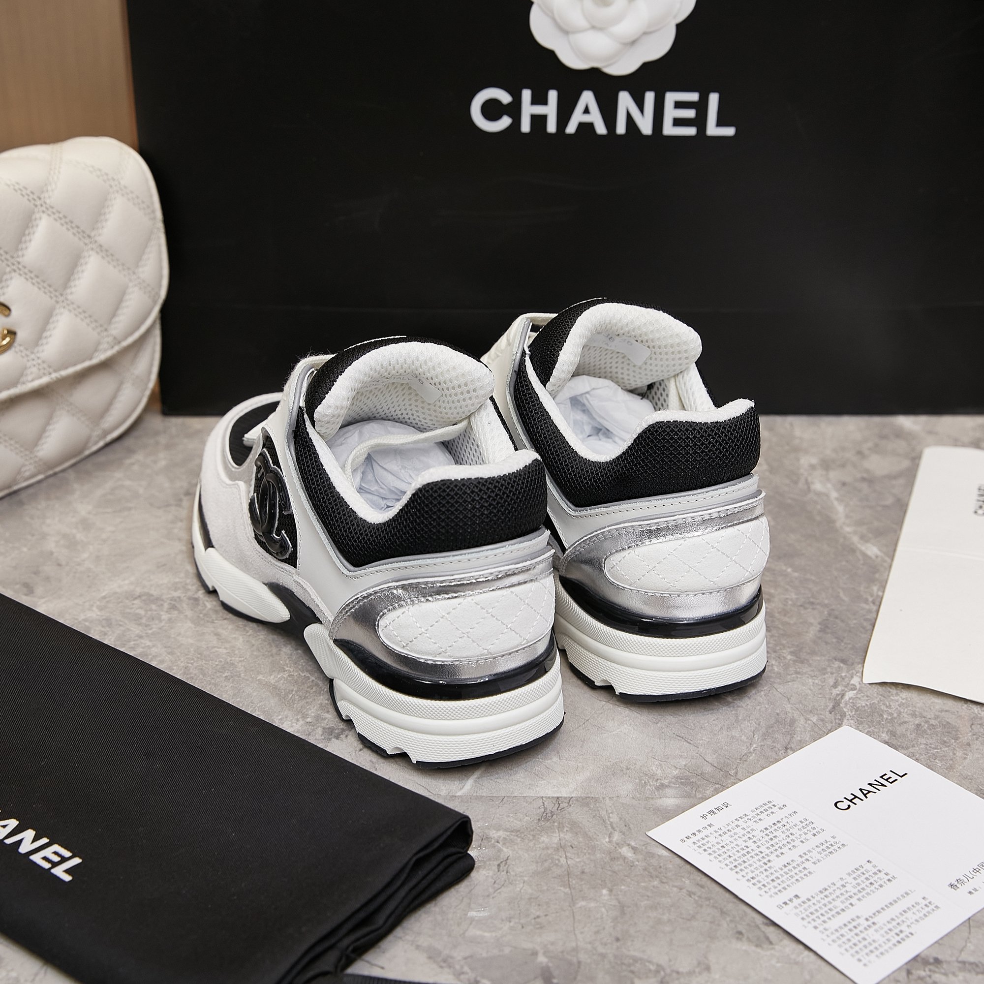 Chanel 高仿黑白拼接運動鞋 女士時尚休閒鞋 百搭輕奢設計款｜歐美奢侈品精品推薦