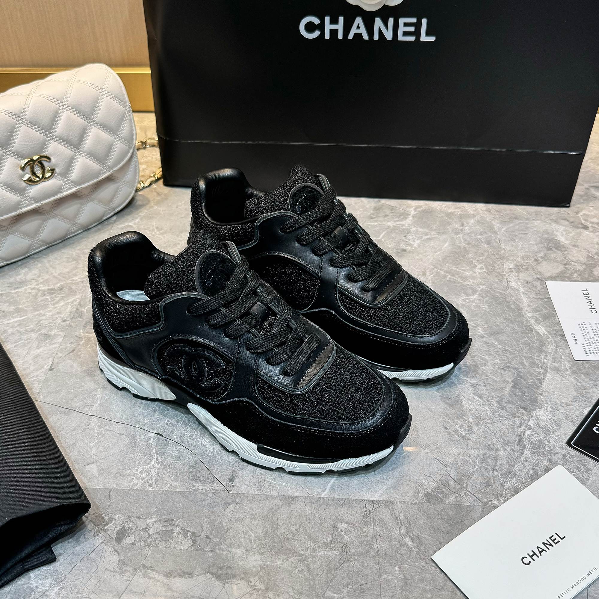 Chanel 原單黑色皮革運動鞋 女士經典跑鞋風格 精品時尚百搭款|超A仿原單精品圖片 2 Chanel 原單黑色皮革運動鞋 女士經典跑鞋風格 精品時尚百搭款|歐美奢侈品精品推薦