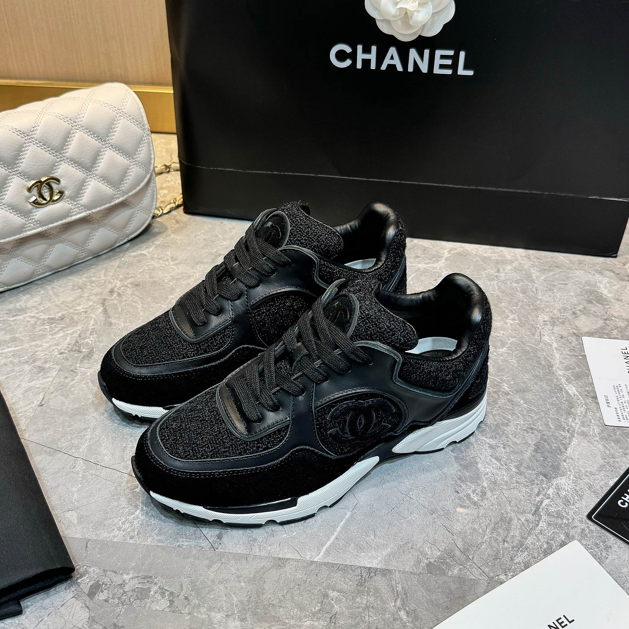 Chanel 原單黑色皮革運動鞋 女士經典跑鞋風格 精品時尚百搭款|超A仿原單精品圖片 13 Chanel 原單黑色皮革運動鞋 女士經典跑鞋風格 精品時尚百搭款|歐美奢侈品精品推薦