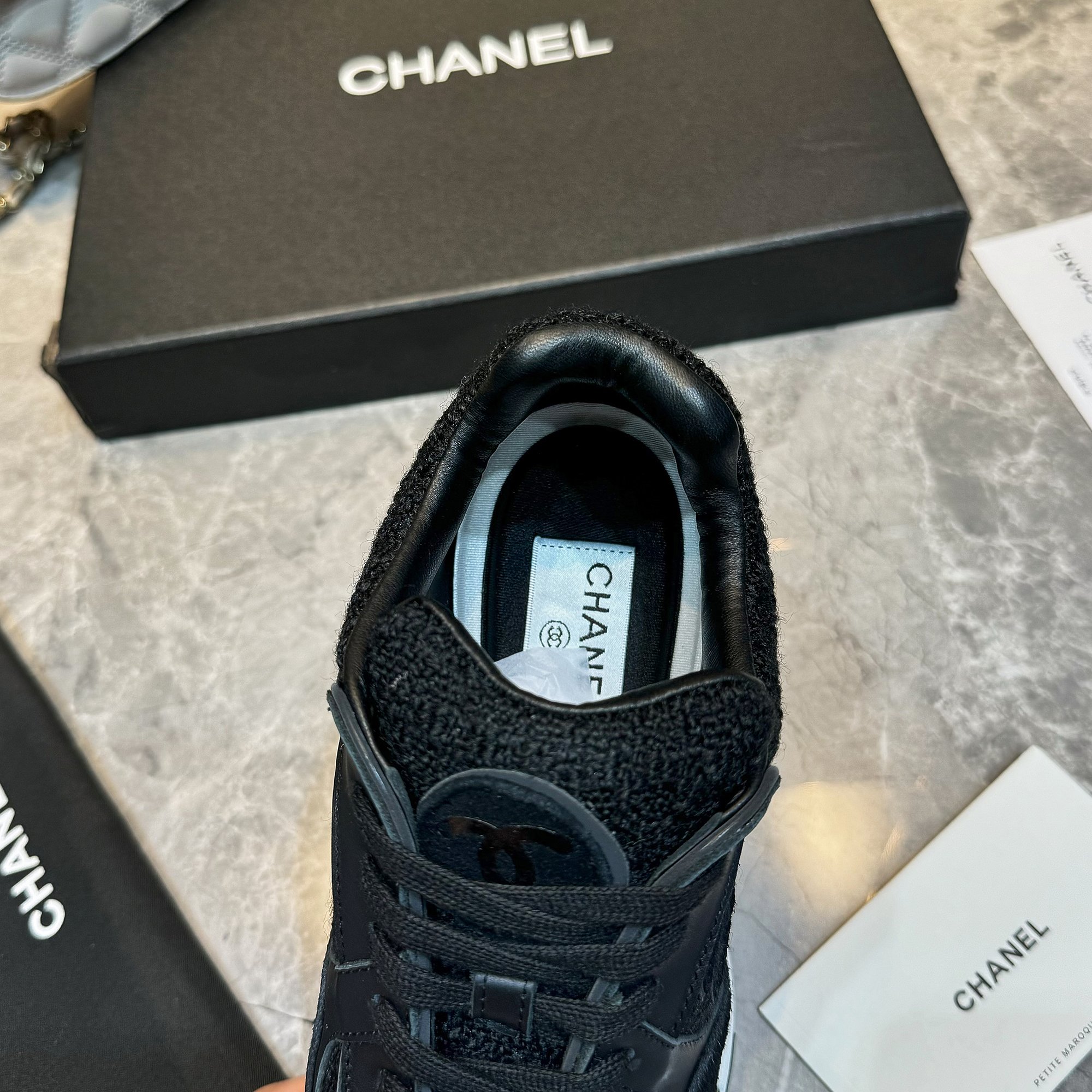 Chanel 原單黑色皮革運動鞋 女士經典跑鞋風格 精品時尚百搭款|超A仿原單精品圖片 8 Chanel 原單黑色皮革運動鞋 女士經典跑鞋風格 精品時尚百搭款|歐美奢侈品精品推薦