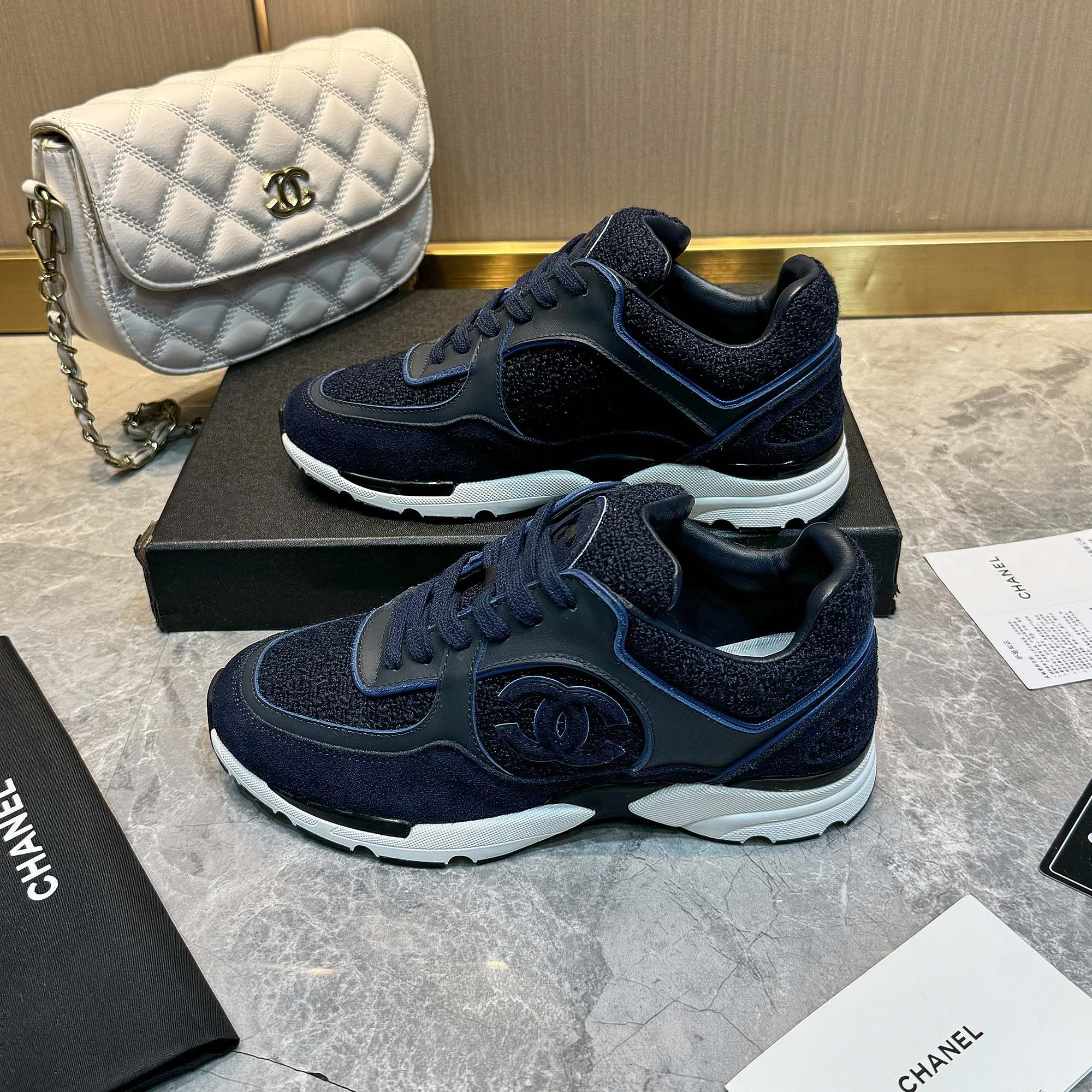 Chanel A貨藍黑拼皮運動鞋 女士潮流跑鞋 精品百搭新款設計|超A仿原單精品圖片 12 Chanel A貨藍黑拼皮運動鞋 女士潮流跑鞋 精品百搭新款設計|歐美奢侈品精品推薦