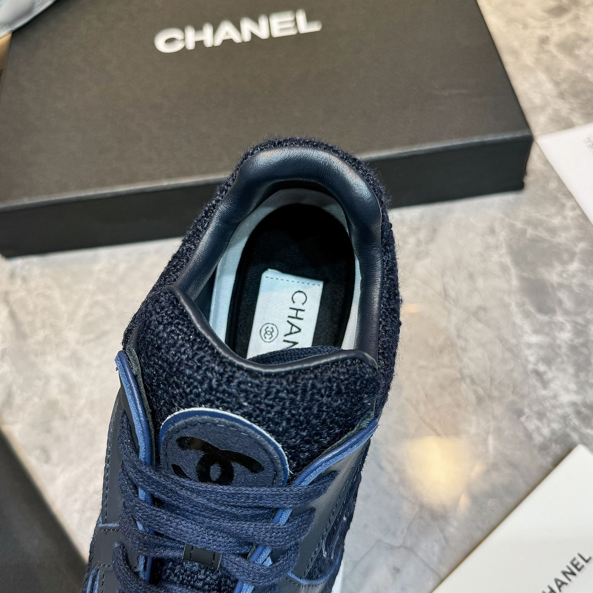 Chanel A貨藍黑拼皮運動鞋 女士潮流跑鞋 精品百搭新款設計|超A仿原單精品圖片 7 Chanel A貨藍黑拼皮運動鞋 女士潮流跑鞋 精品百搭新款設計|歐美奢侈品精品推薦