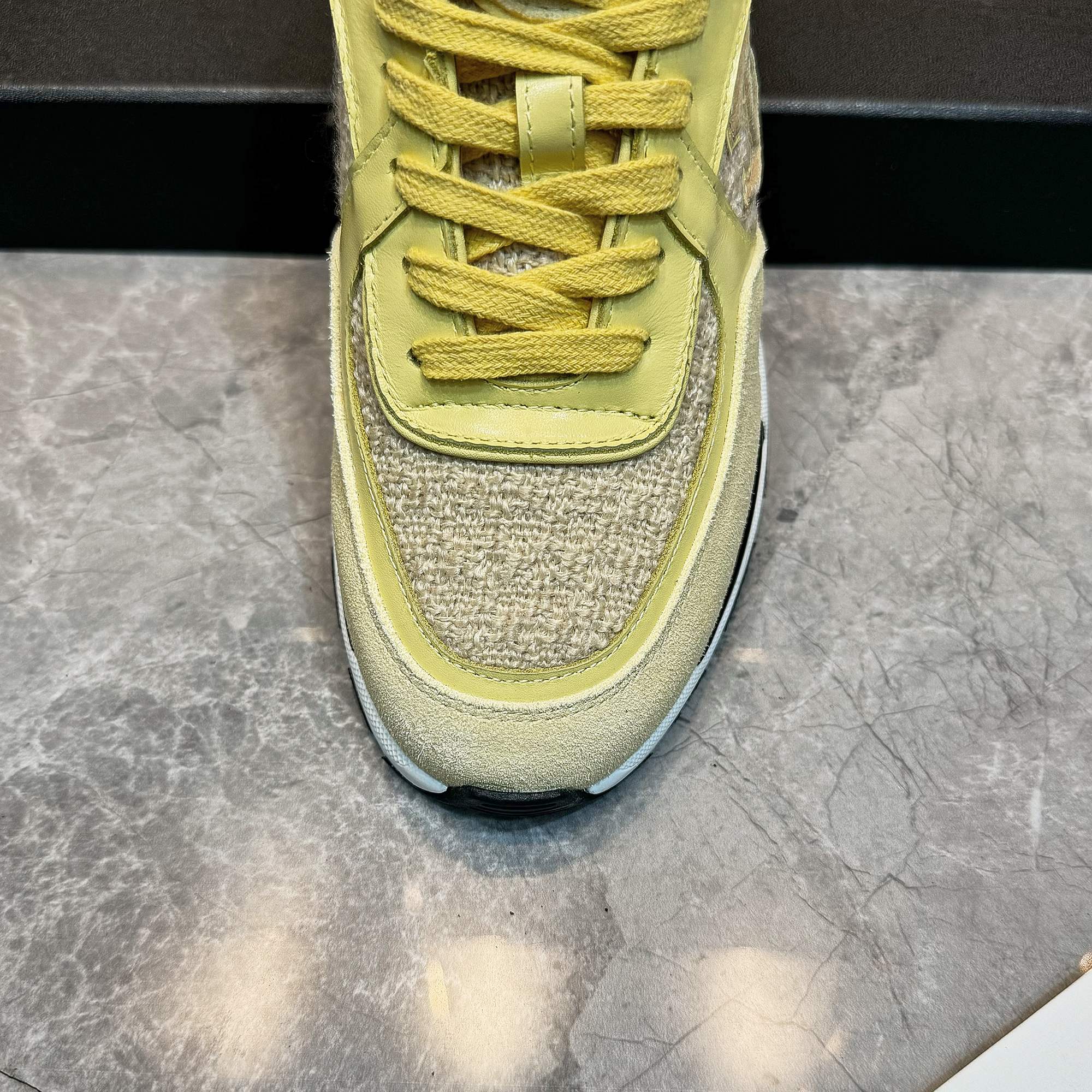 Chanel 高仿淡黃色皮革運動鞋 女士百搭輕奢潮流跑鞋 新款設計|超A仿原單精品圖片 9 Chanel 高仿淡黃色皮革運動鞋 女士百搭輕奢潮流跑鞋 新款設計|歐美奢侈品精品推薦