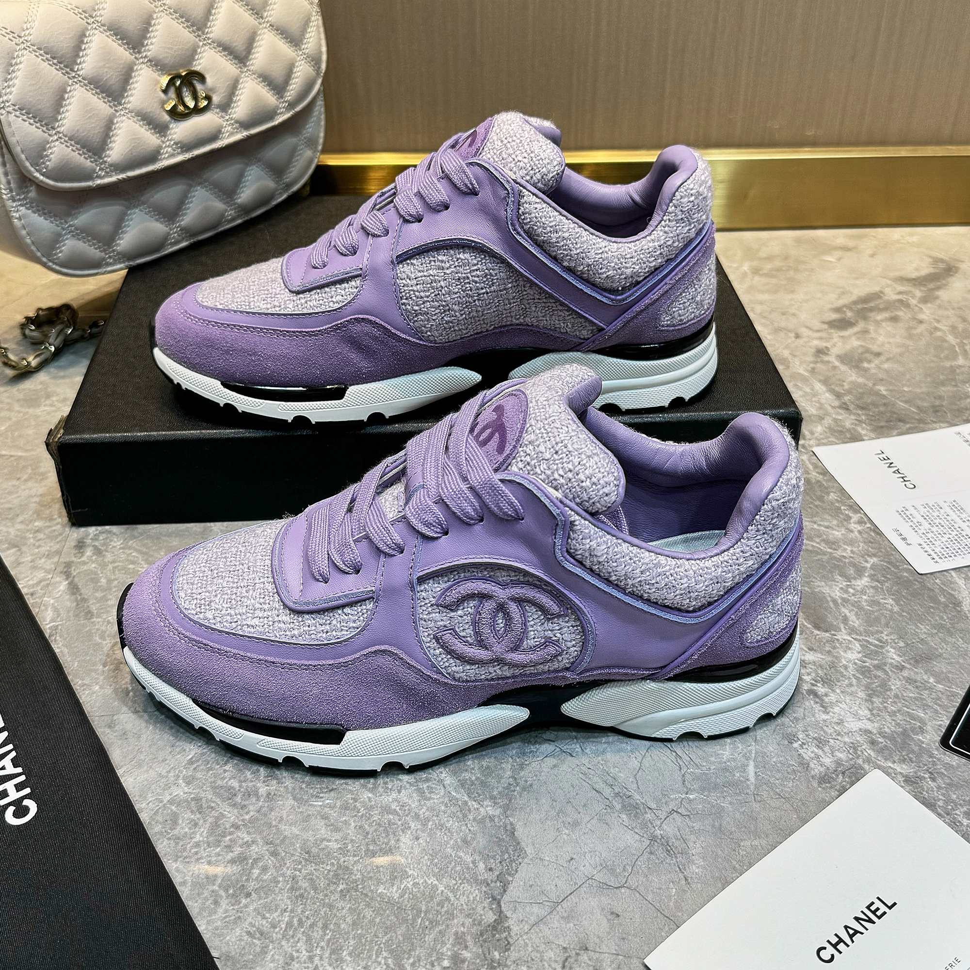 Chanel 一比一淡紫色皮革運動鞋 女士輕奢休閒鞋 春夏新款百搭設計|超A仿原單精品圖片 12 Chanel 一比一淡紫色皮革運動鞋 女士輕奢休閒鞋 春夏新款百搭設計|歐美奢侈品精品推薦
