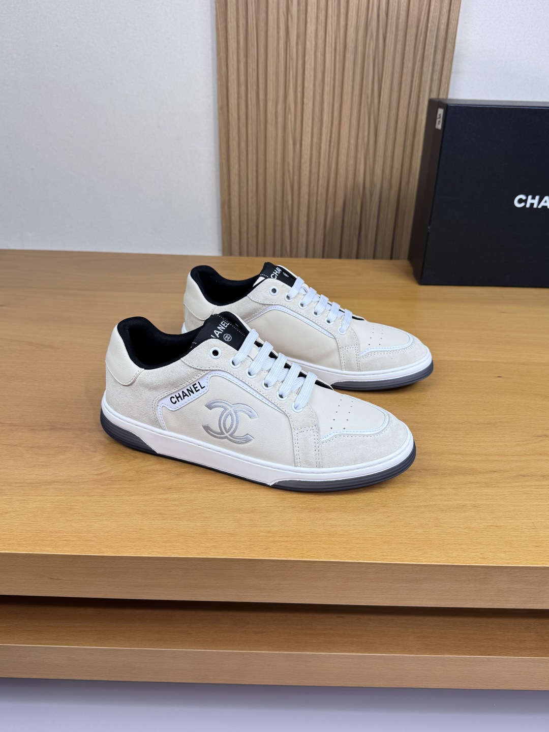 Chanel A貨白色皮革運動鞋 女士簡約百搭款 2025春夏新作｜歐美奢侈品精品推薦