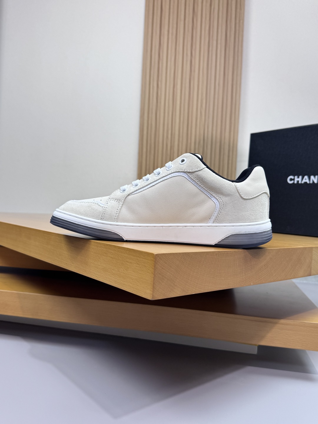 Chanel A貨白色皮革運動鞋 女士簡約百搭款 2025春夏新作｜歐美奢侈品精品推薦