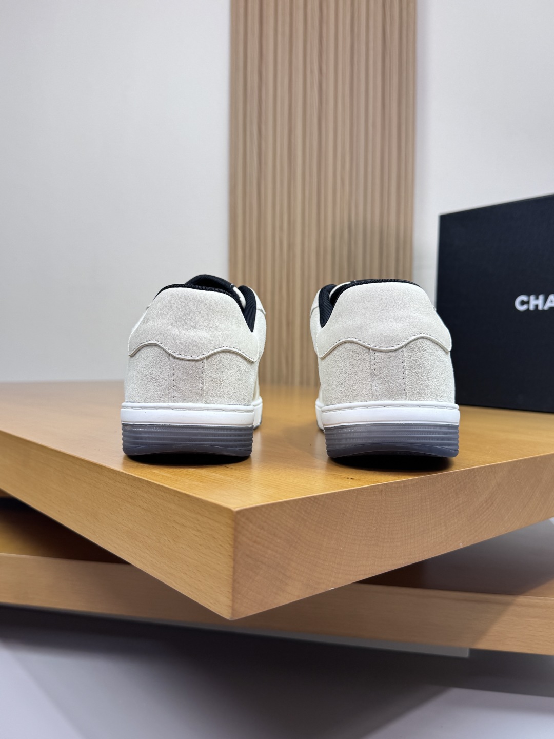 Chanel A貨白色皮革運動鞋 女士簡約百搭款 2025春夏新作｜歐美奢侈品精品推薦