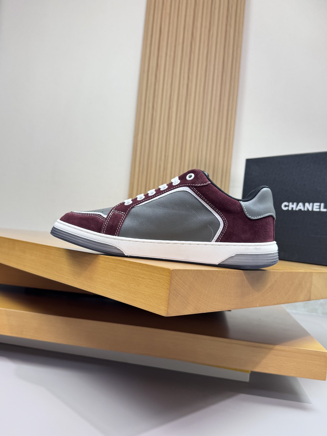 Chanel 原廠品質酒紅灰拼色運動鞋 女士時尚皮革休閒鞋 百搭潮流款｜歐美奢侈品精品推薦