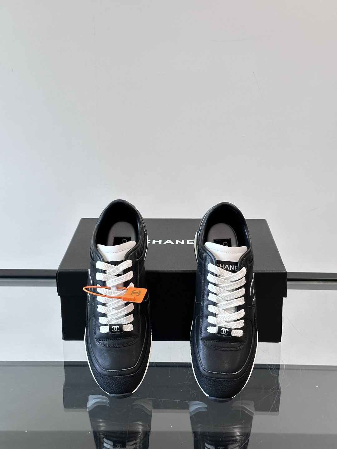 Chanel 頂級原單黑色皮革運動鞋 女士復古百搭休閒鞋｜歐美奢侈品精品推薦