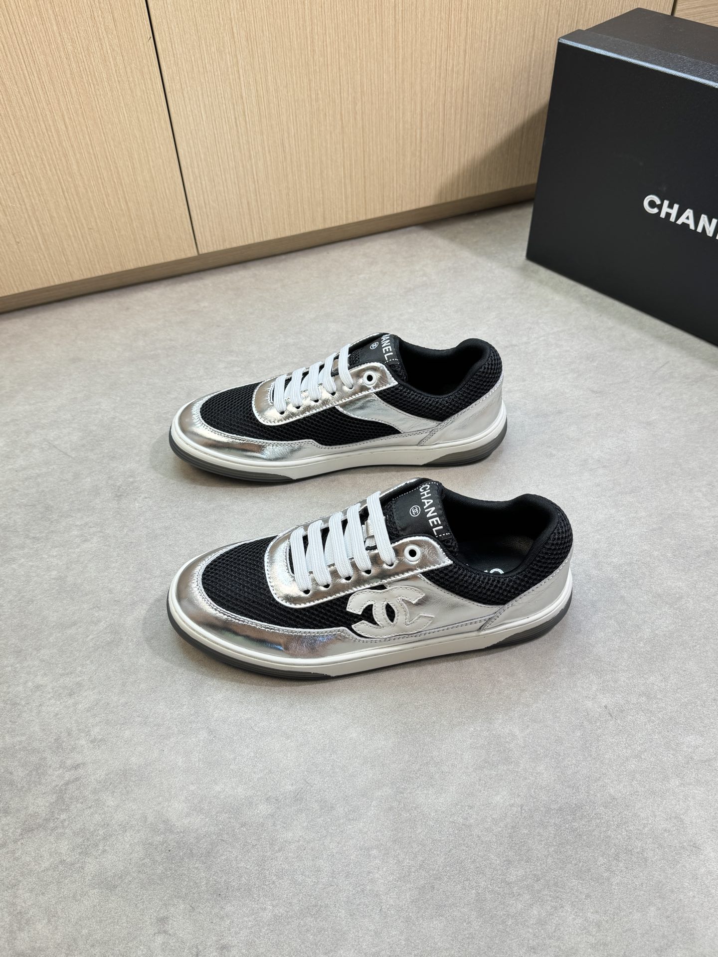 Chanel 原單銀黑拼色運動鞋 女士時尚厚底休閒鞋 2025新款｜歐美奢侈品精品推薦