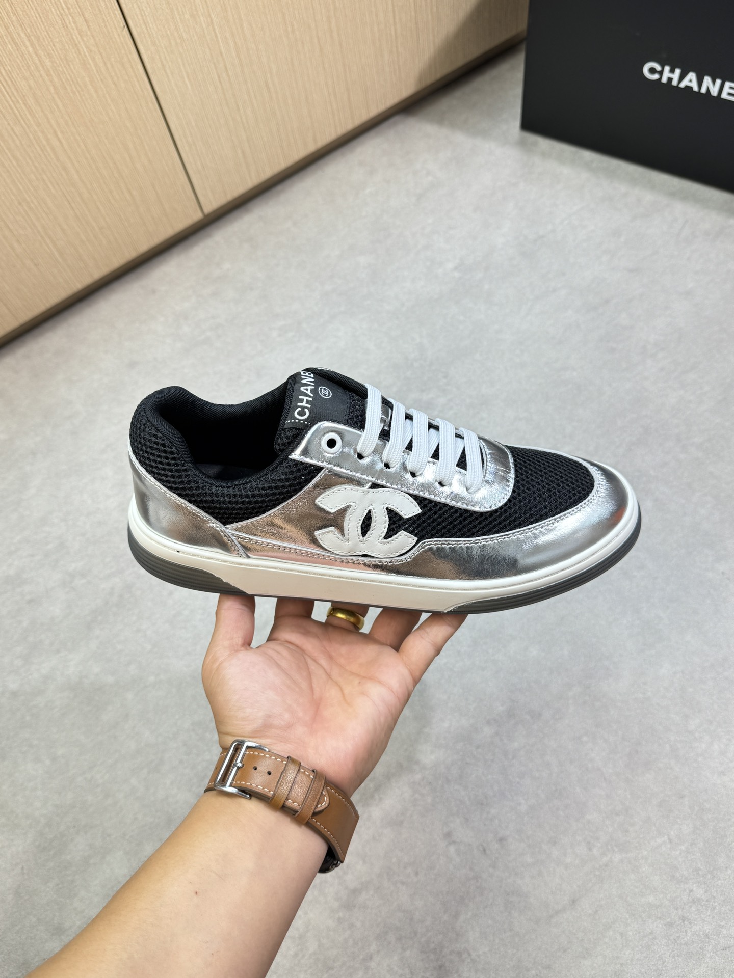 Chanel 原單銀黑拼色運動鞋 女士時尚厚底休閒鞋 2025新款｜歐美奢侈品精品推薦