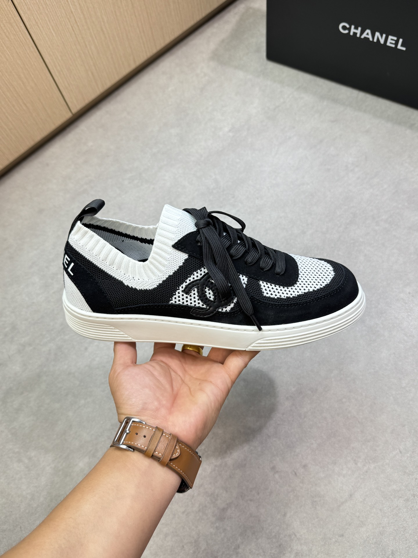 Chanel 高仿黑白針織運動鞋 女士百搭輕量跑鞋 時尚透氣款｜歐美奢侈品精品推薦