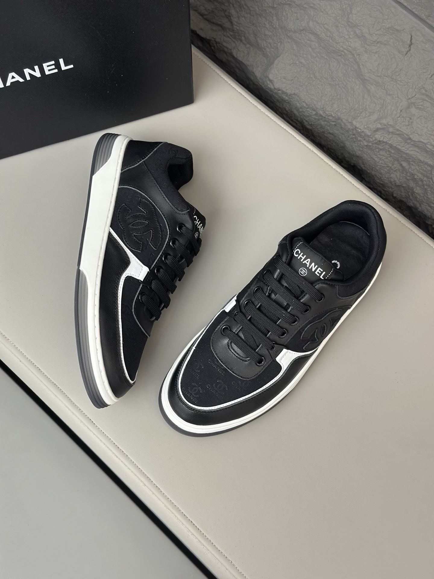 Chanel 超A貨黑白拼接運動鞋 女士厚底設計潮流休閒鞋｜歐美奢侈品精品推薦
