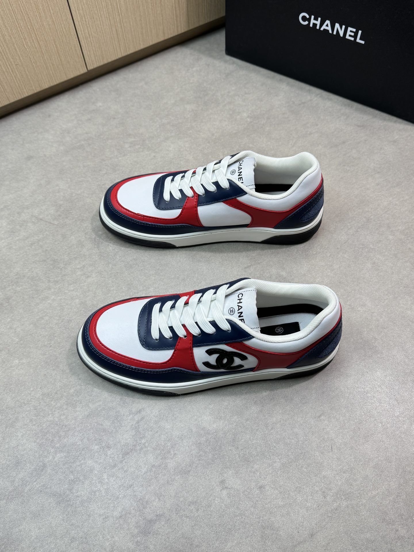 Chanel 一比一紅藍白拼接運動鞋 女士時尚百搭休閒鞋｜歐美奢侈品精品推薦