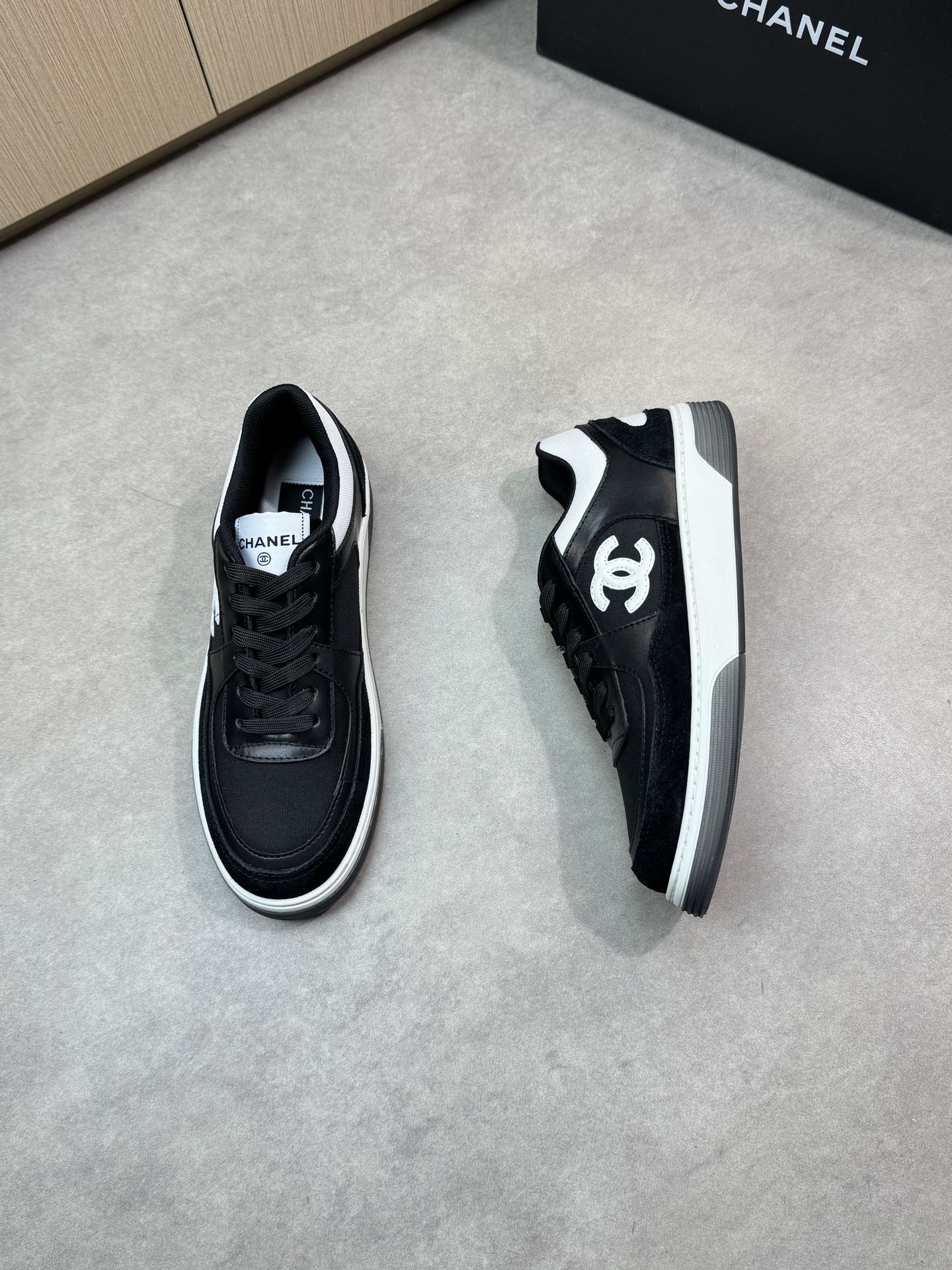 Chanel 原單黑白撞色運動鞋 女士經典百搭厚底休閒鞋|超A仿原單精品圖片 14 Chanel 原單黑白撞色運動鞋 女士經典百搭厚底休閒鞋|歐美奢侈品精品推薦