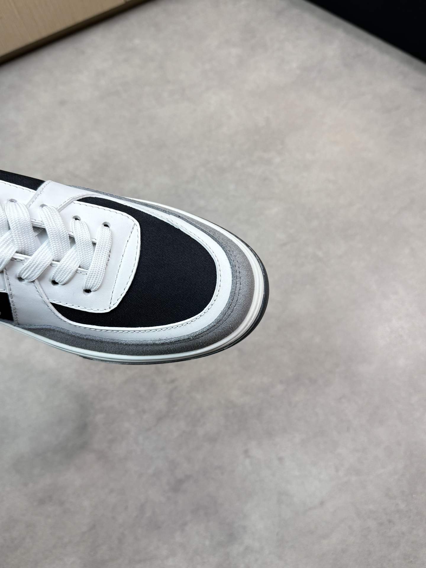 Chanel A貨灰白拼黑運動鞋 女士百搭低筒休閒鞋｜歐美奢侈品精品推薦