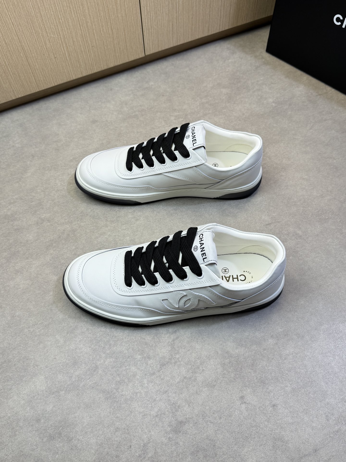 Chanel A貨白底黑帶運動鞋 女士簡約小香風板鞋｜歐美奢侈品精品推薦