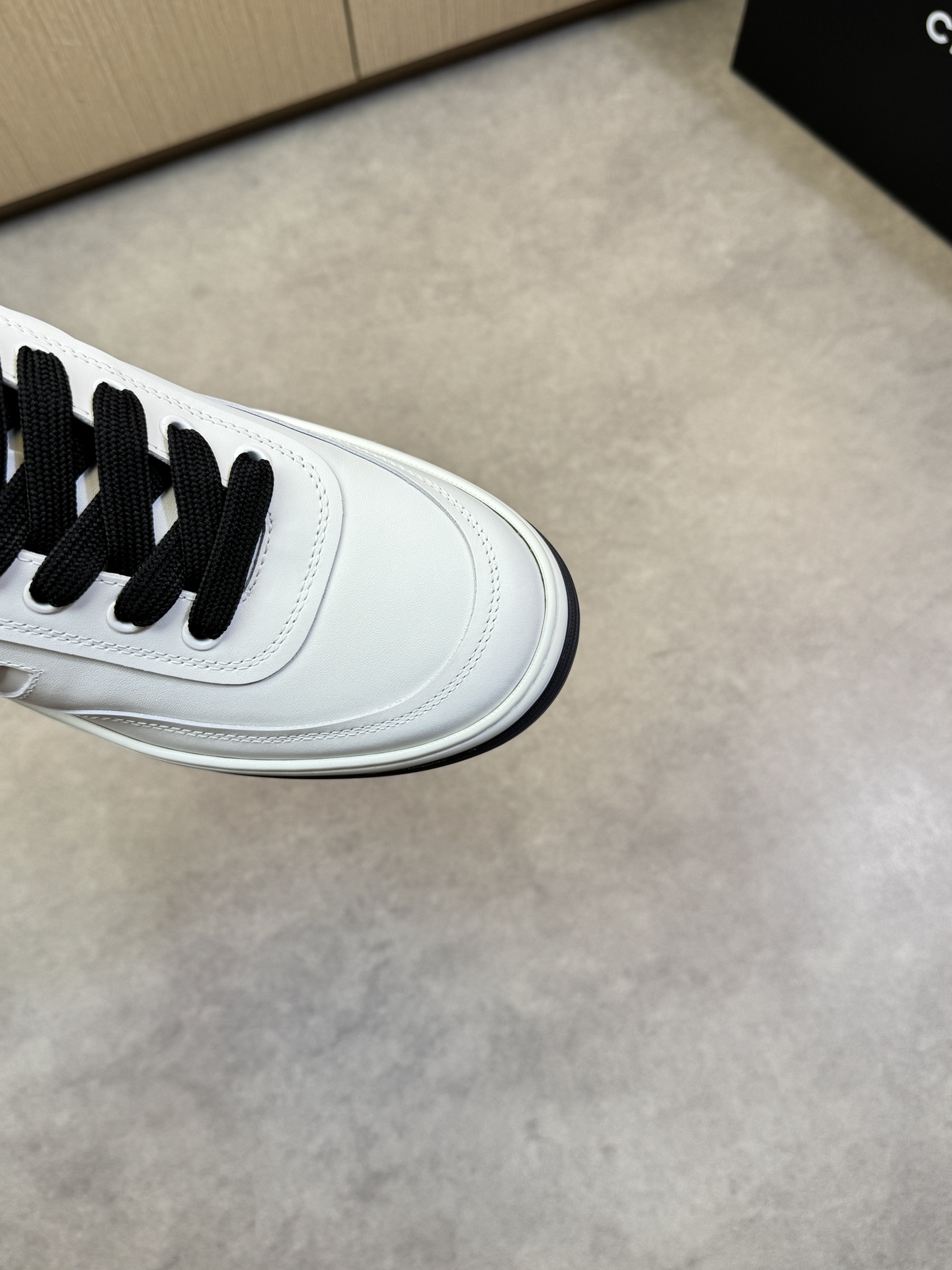 Chanel A貨白底黑帶運動鞋 女士簡約小香風板鞋｜歐美奢侈品精品推薦