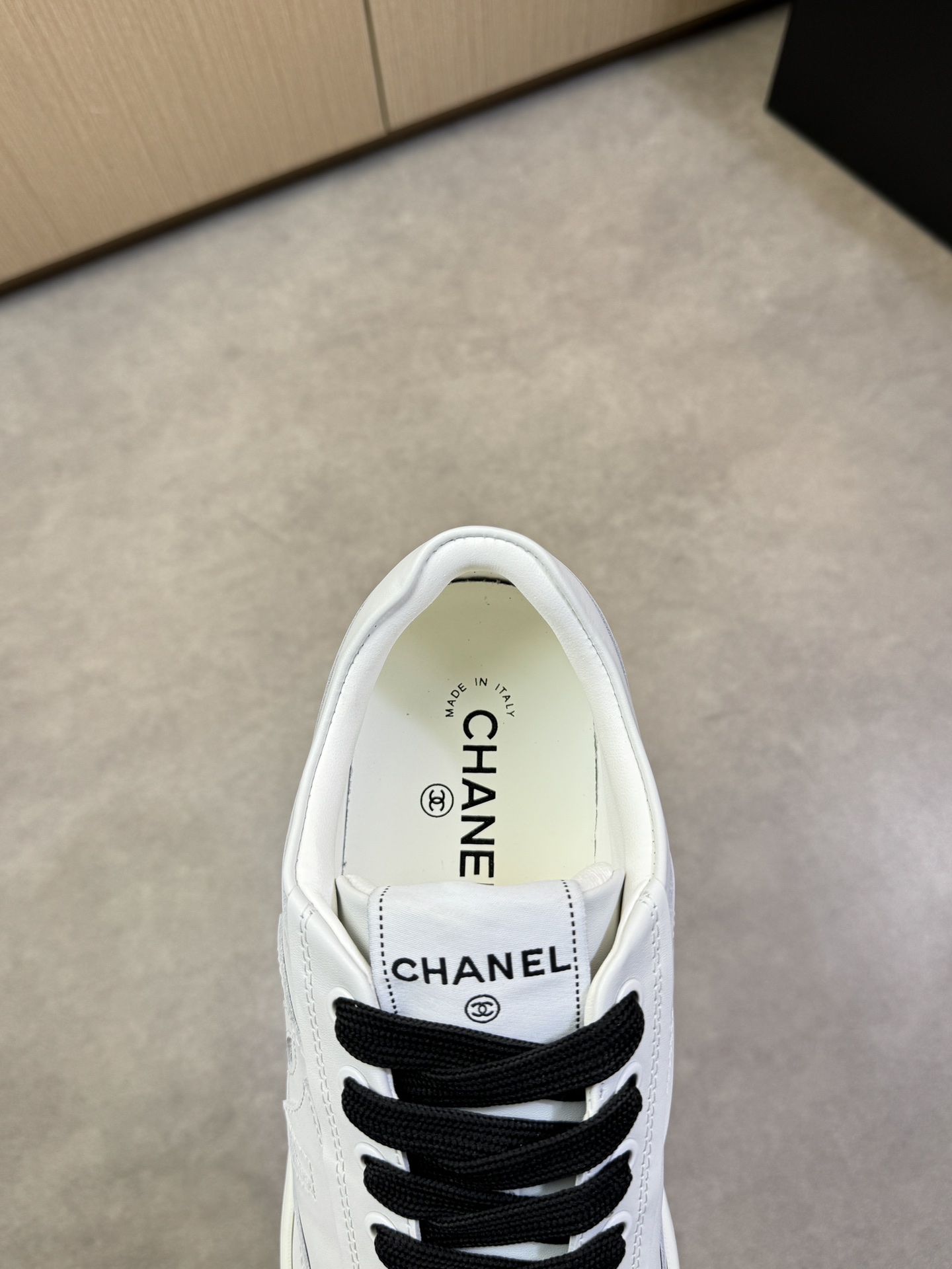 Chanel A貨白底黑帶運動鞋 女士簡約小香風板鞋｜歐美奢侈品精品推薦