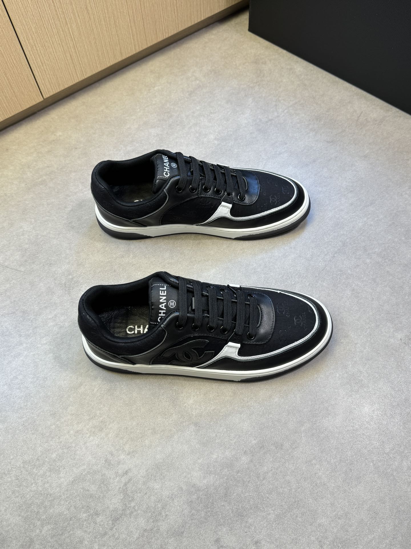 Chanel 一比一黑白撞色運動鞋 女士低幫厚底板鞋|超A仿原單精品圖片 2 Chanel 一比一黑白撞色運動鞋 女士低幫厚底板鞋|歐美奢侈品精品推薦
