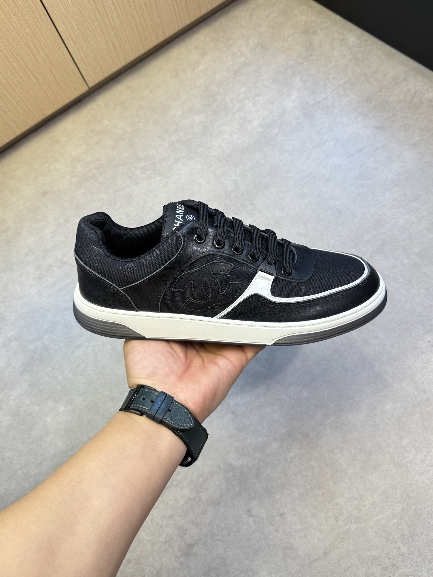 Chanel 一比一黑白撞色運動鞋 女士低幫厚底板鞋｜歐美奢侈品精品推薦