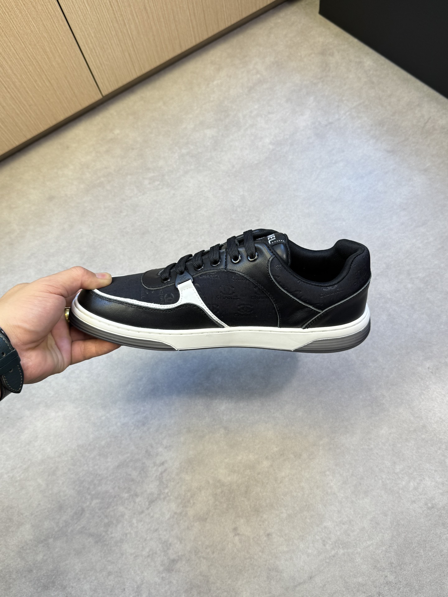 Chanel 一比一黑白撞色運動鞋 女士低幫厚底板鞋｜歐美奢侈品精品推薦