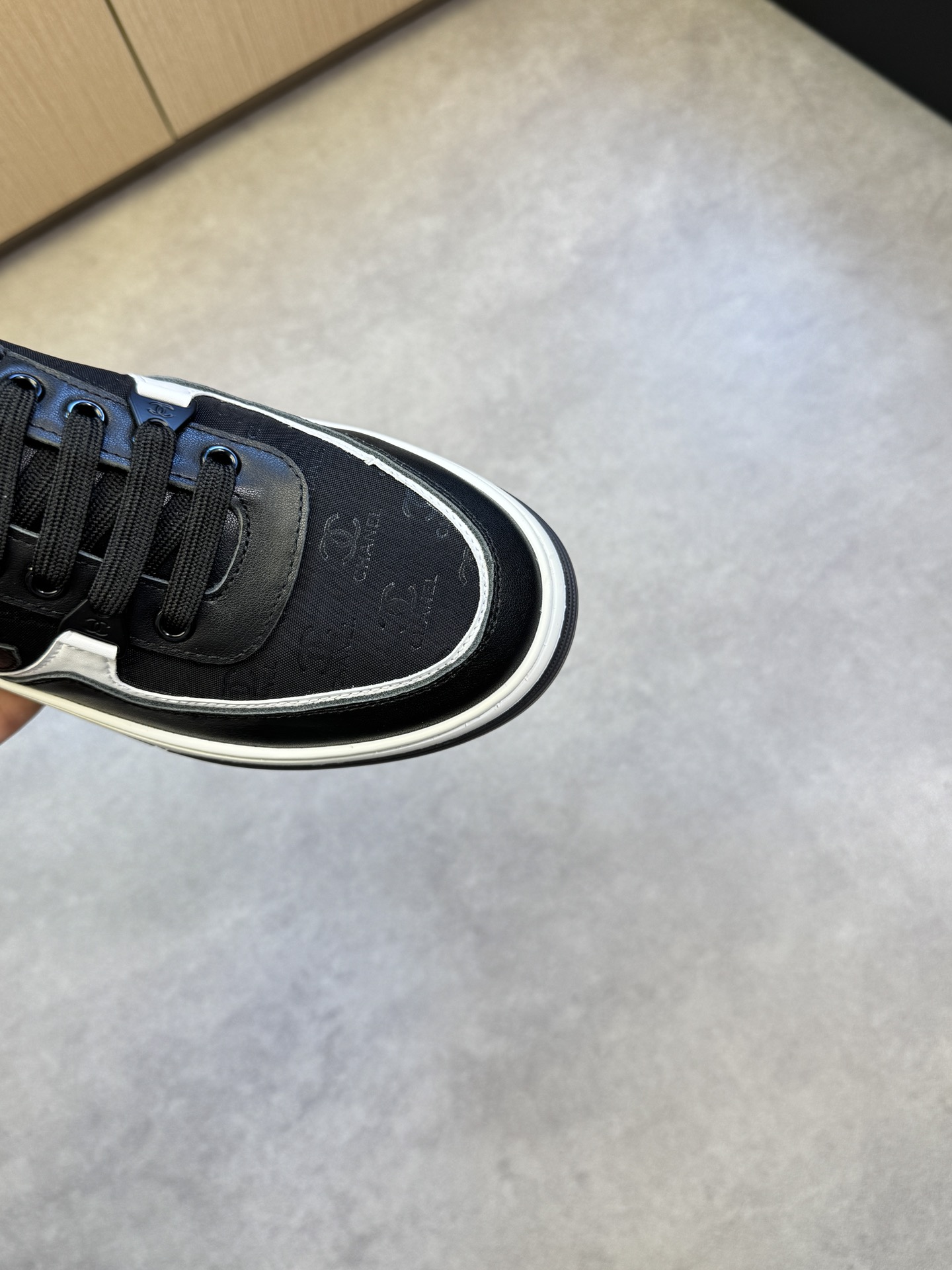 Chanel 一比一黑白撞色運動鞋 女士低幫厚底板鞋｜歐美奢侈品精品推薦