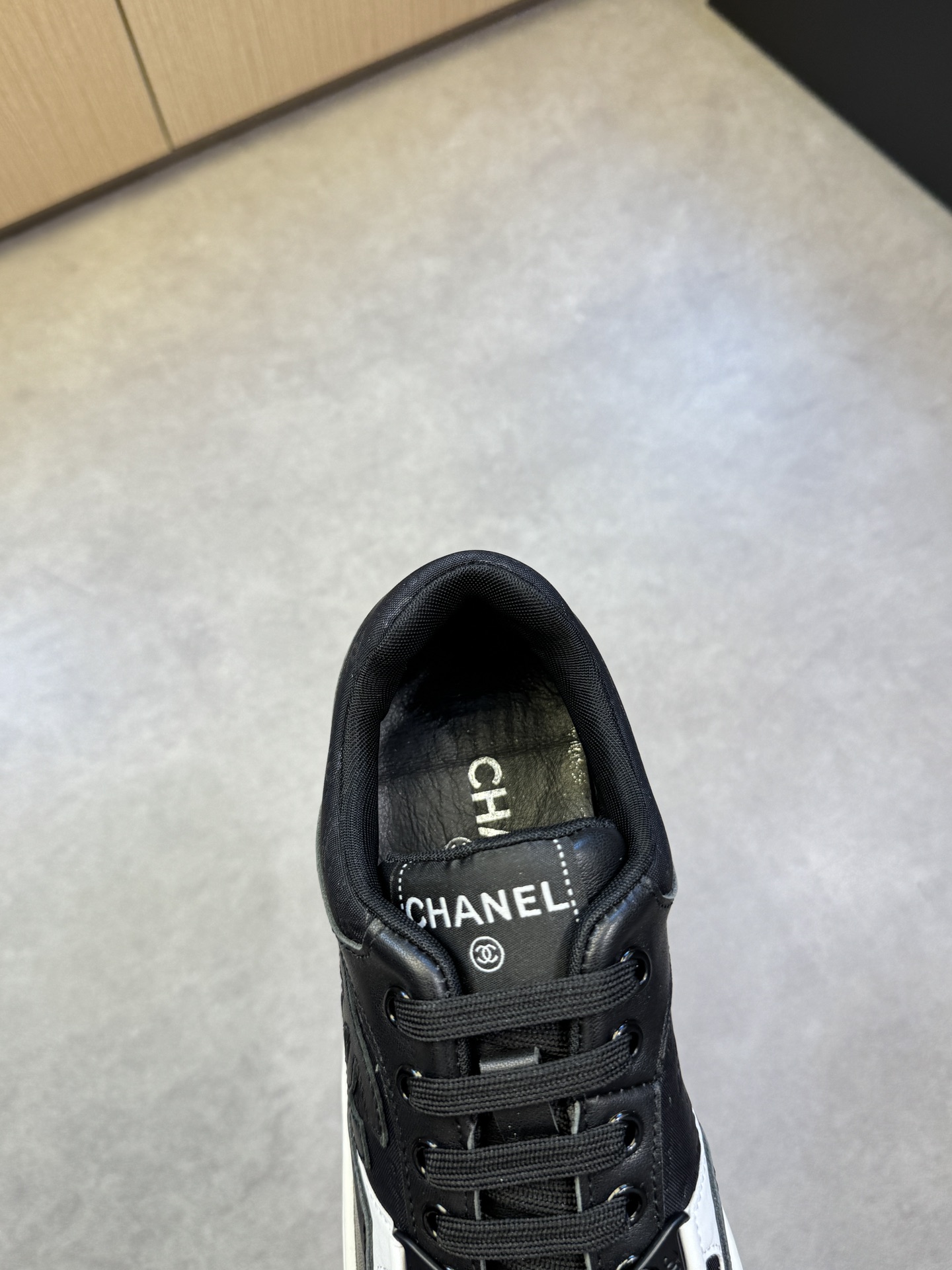 Chanel 一比一黑白撞色運動鞋 女士低幫厚底板鞋｜歐美奢侈品精品推薦