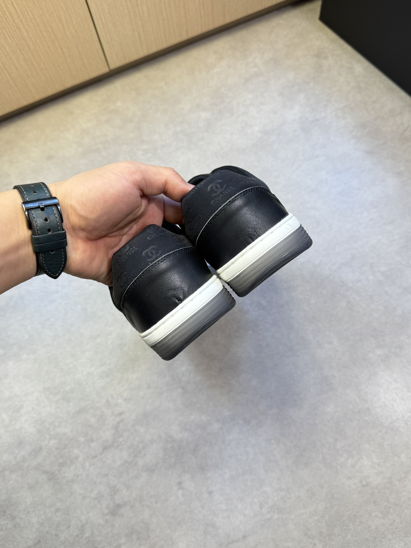 Chanel 一比一黑白撞色運動鞋 女士低幫厚底板鞋｜歐美奢侈品精品推薦