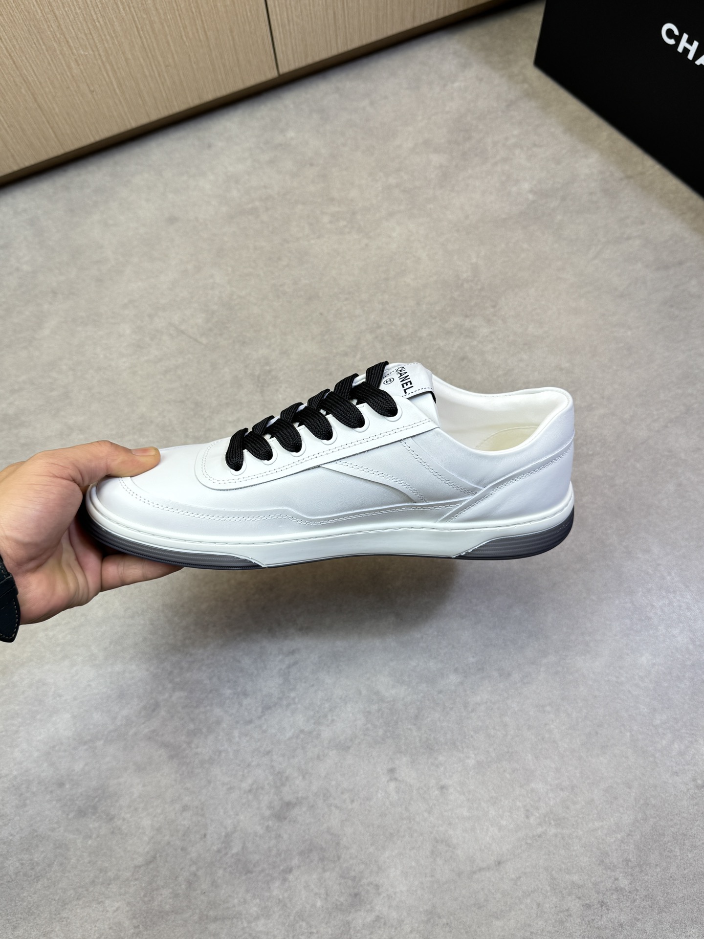 Chanel 原單白色拼黑鞋帶運動鞋 女士經典百搭板鞋｜歐美奢侈品精品推薦