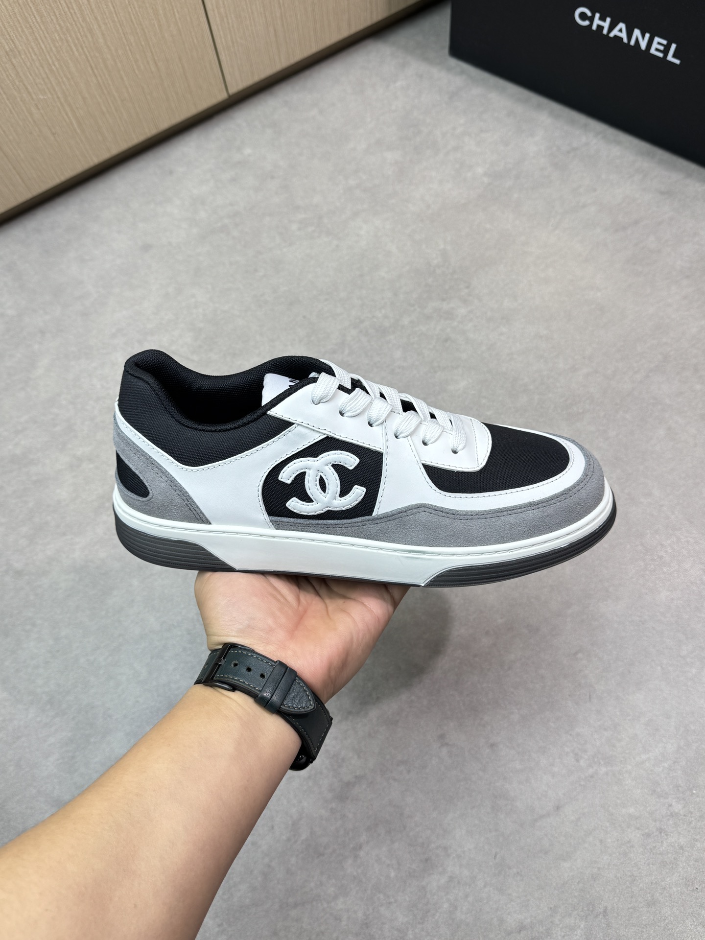 Chanel 黑白拼接高仿運動鞋 經典雙C設計 舒適百搭款|超A仿原單精品圖片 12 Chanel 黑白拼接高仿運動鞋 經典雙C設計 舒適百搭款|歐美奢侈品精品推薦