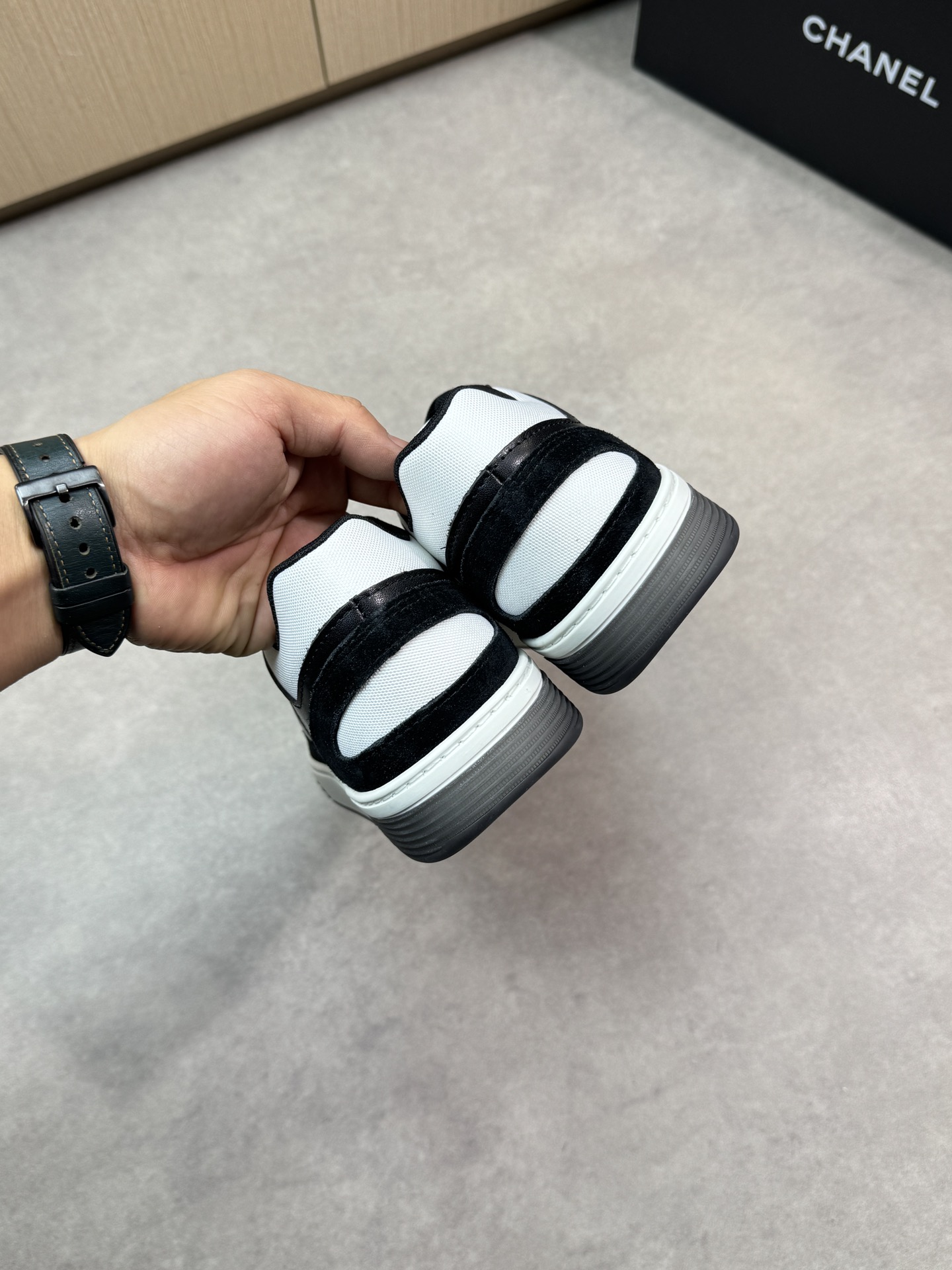 Chanel 黑灰高仿運動鞋 經典雙C標誌 輕盈百搭款|超A仿原單精品圖片 8 Chanel 黑灰高仿運動鞋 經典雙C標誌 輕盈百搭款|歐美奢侈品精品推薦