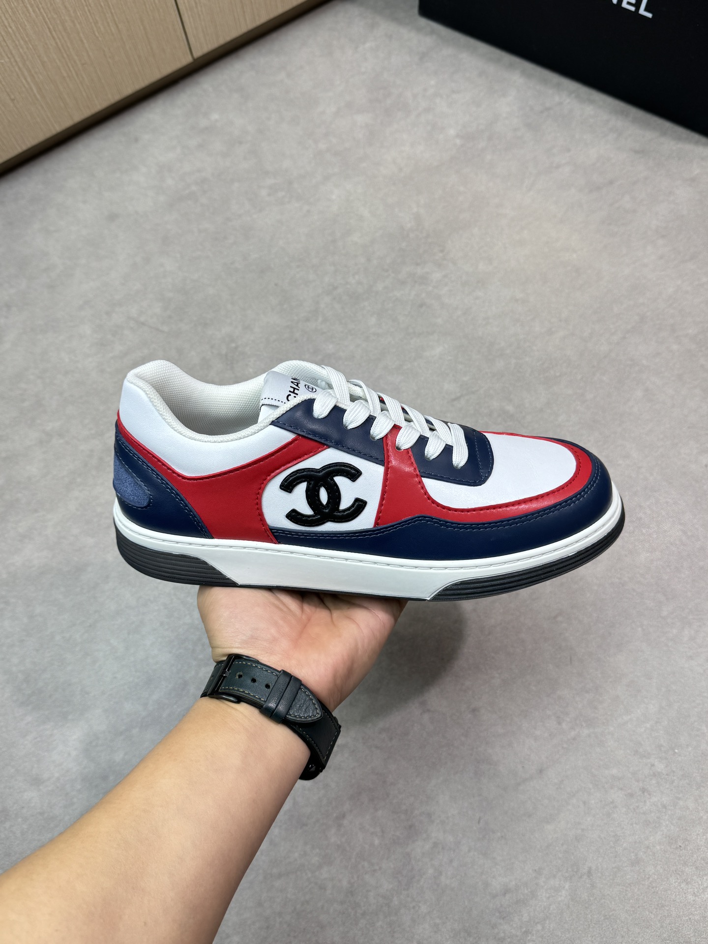 Chanel 紅藍白原單運動鞋 經典雙C復古拼色設計|超A仿原單精品圖片 12 Chanel 紅藍白原單運動鞋 經典雙C復古拼色設計|歐美奢侈品精品推薦